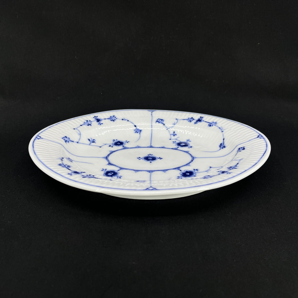 Blue Fluted Plain dish from 1820-1850