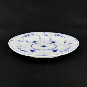 Blue Fluted Plain dish from 1820-1850
