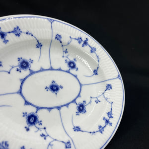 Blue Fluted Plain dish from 1820-1850
