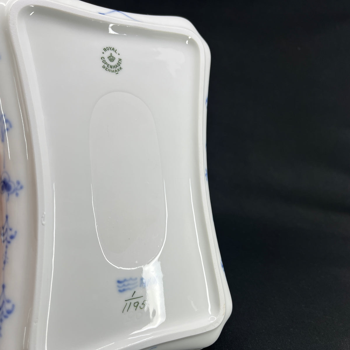 Blue Fluted Full Lace dish, 1/1195