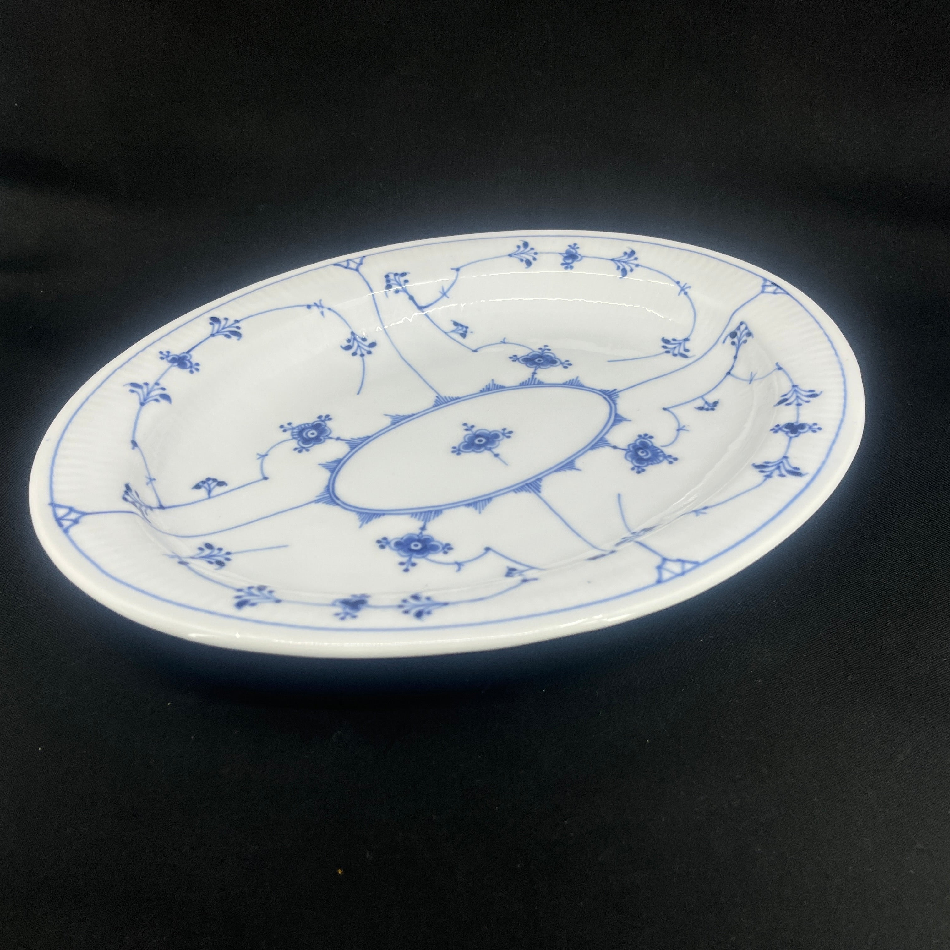 Musselmalet Riflet ovalt fad, 33 cm.