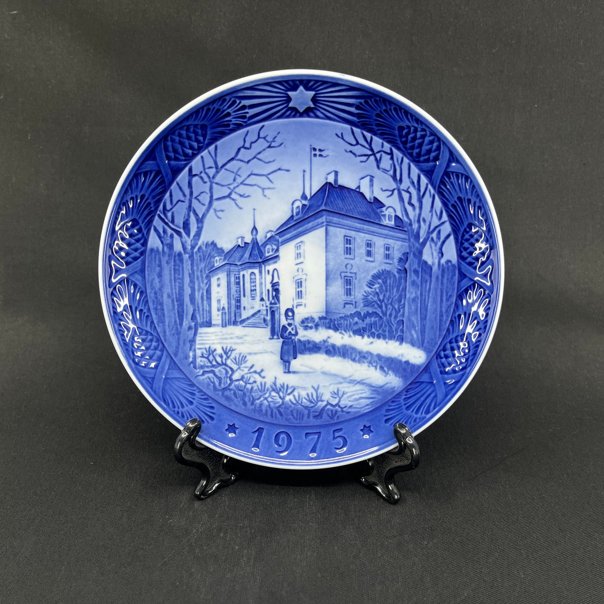 Royal Copenhagen Christmas plate 1975