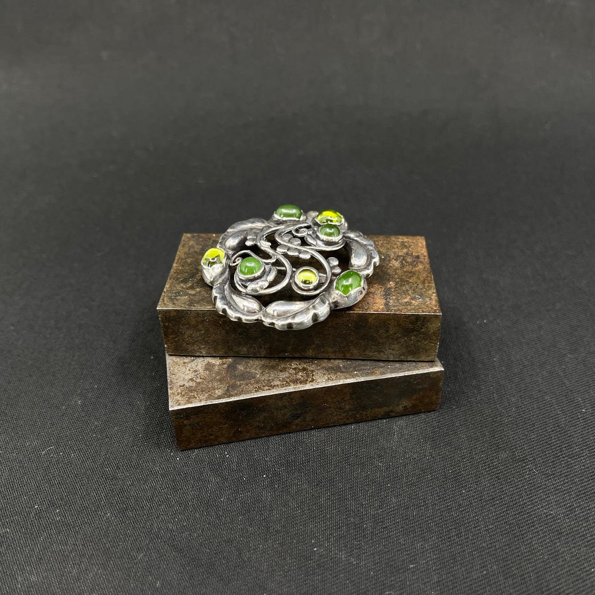 Georg Jensen broche med grønne stene, No. 159
