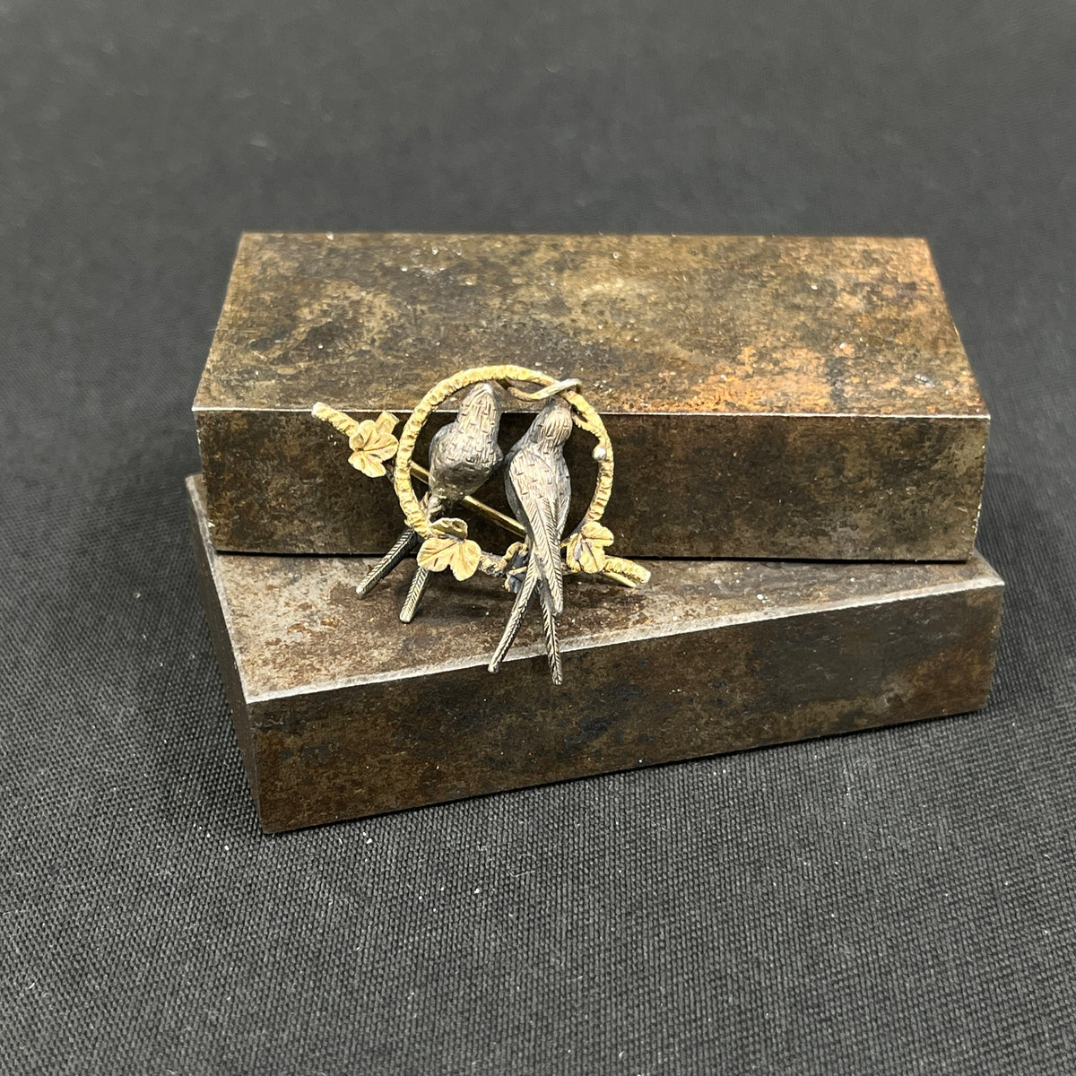 Gilded brooch with swallows from the late 19th century