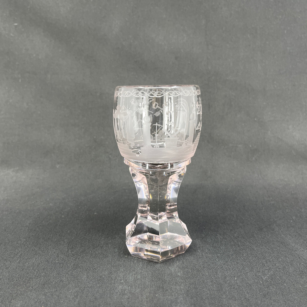 Graveret frimurerglas - let overfarvet