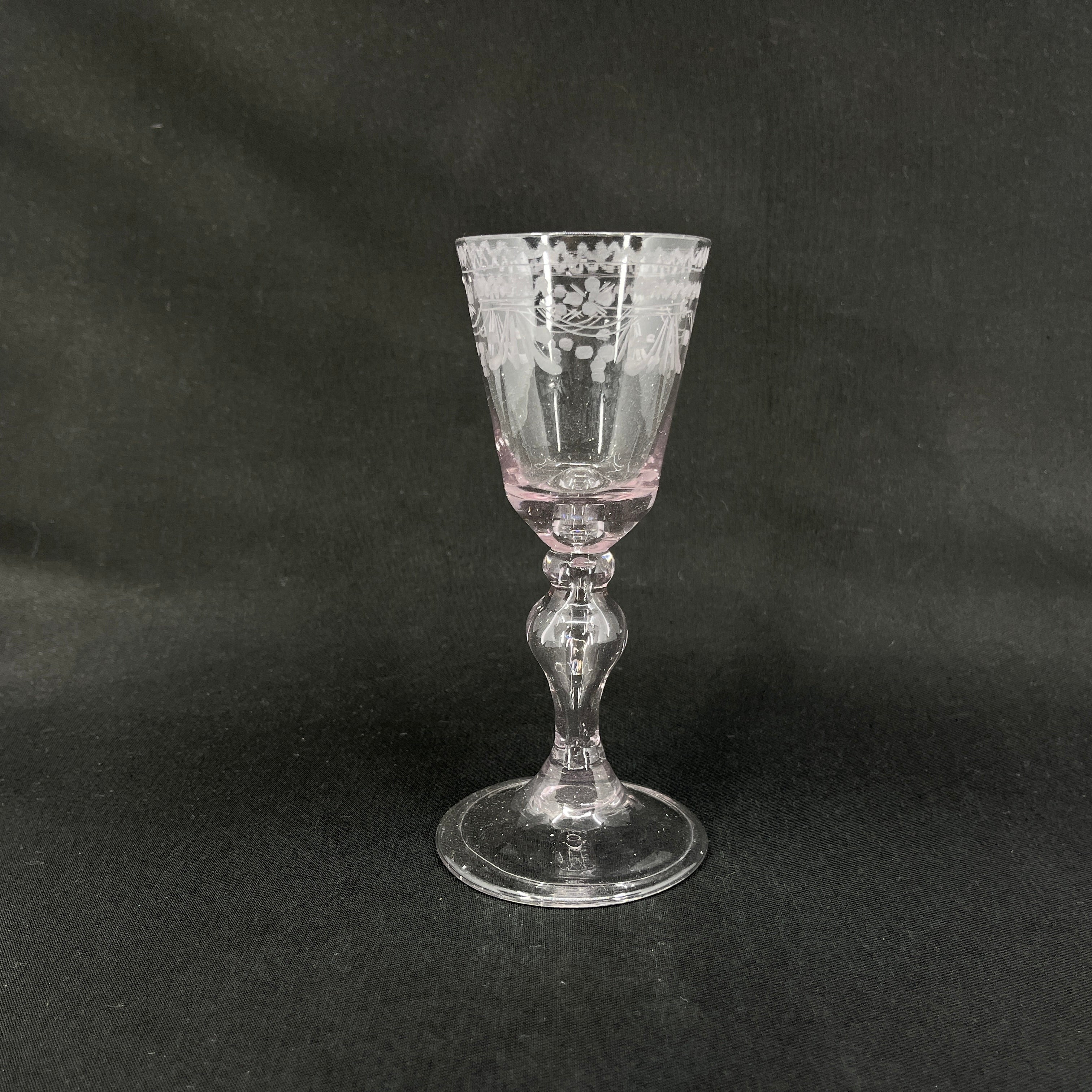 Hessisk vinglas fra 1700 tallet med graveringer