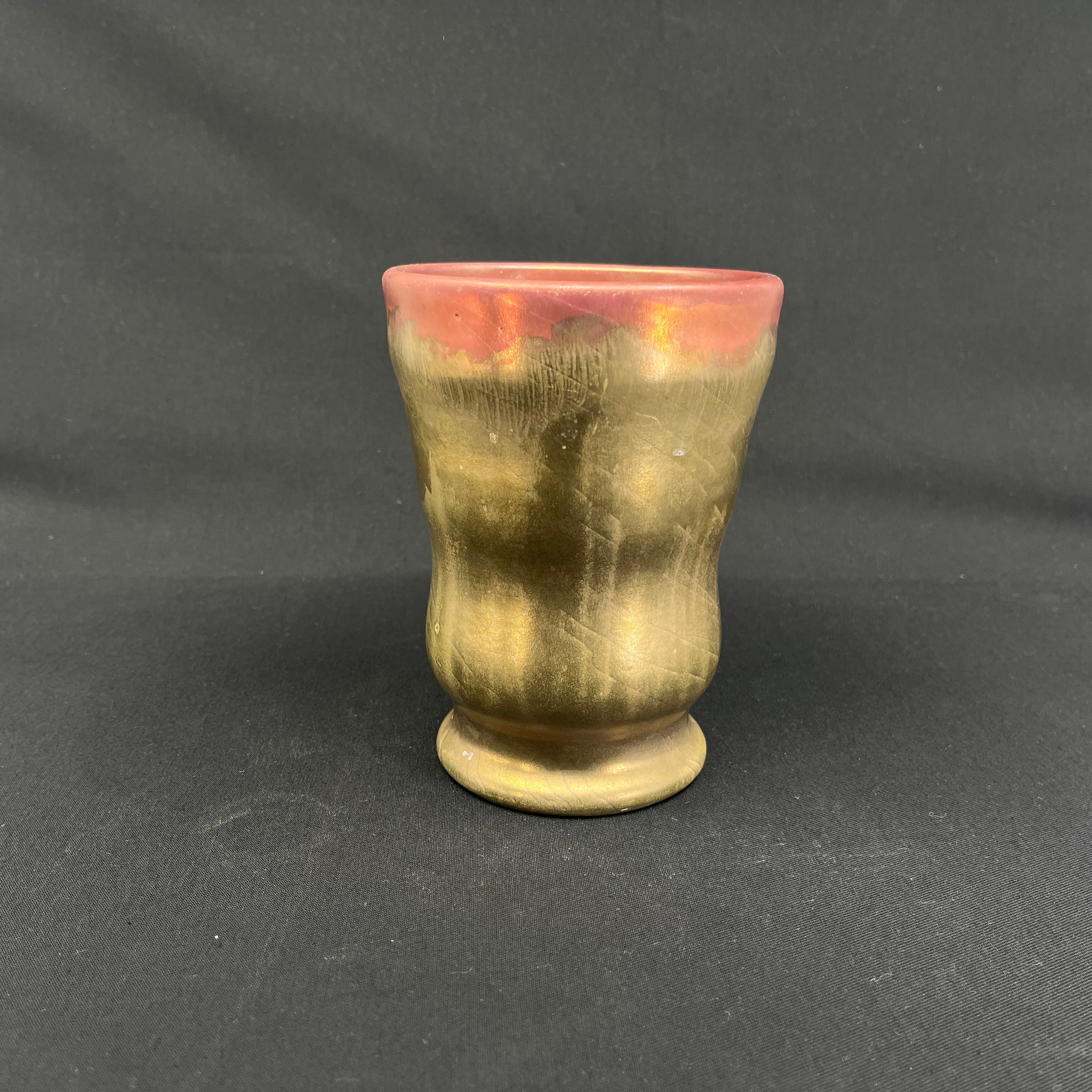 Vase fra Ipsens Enke med guldglasur