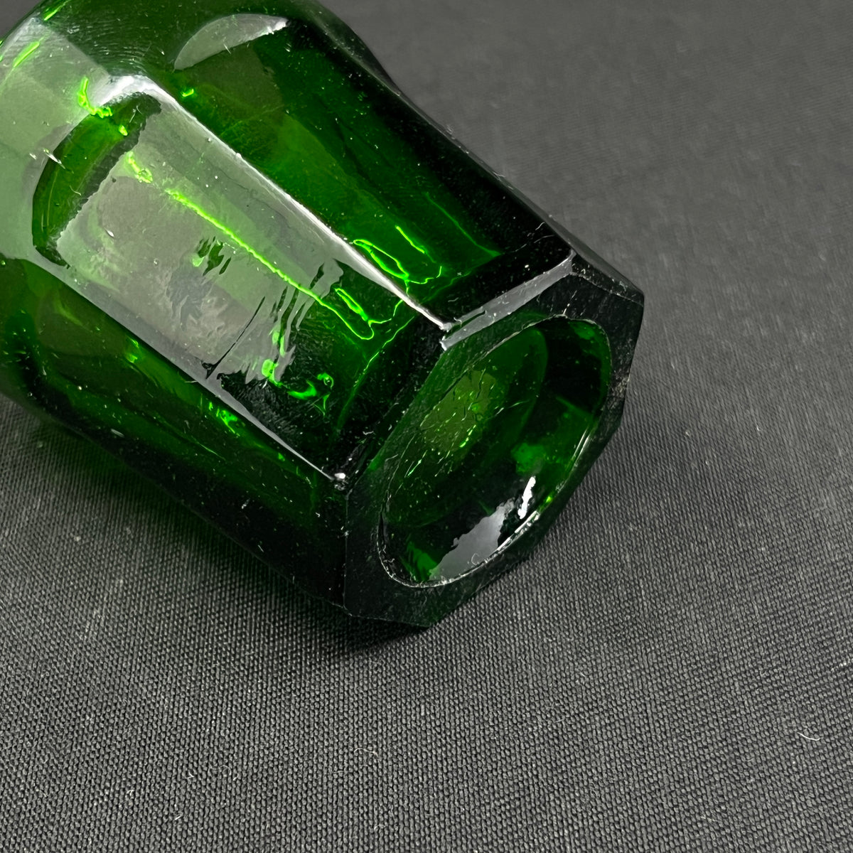 Barneglas fra Fyens Glasværk, grønt