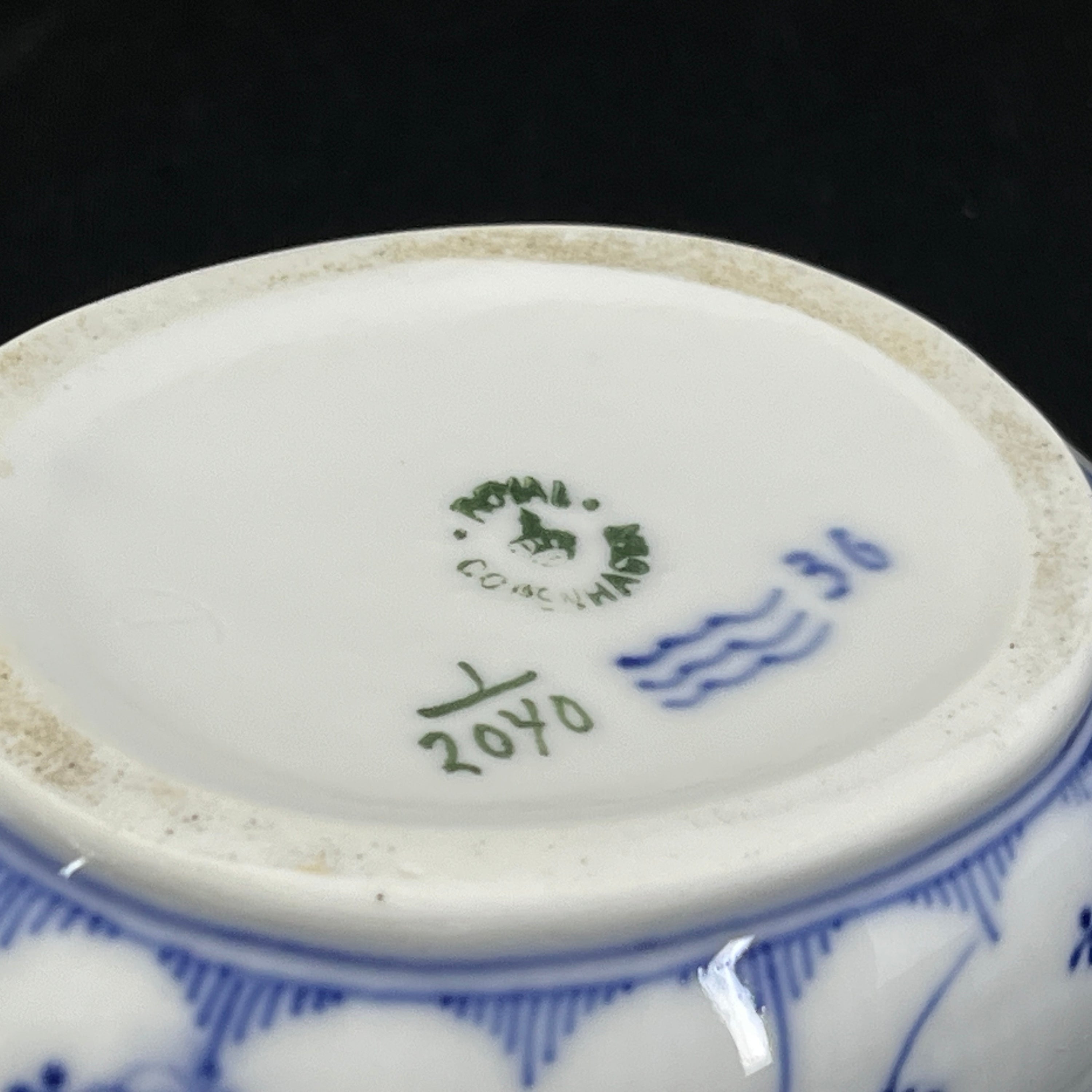 Rare Blue Fluted Fluted Plain sauce ladle, 1/2040
