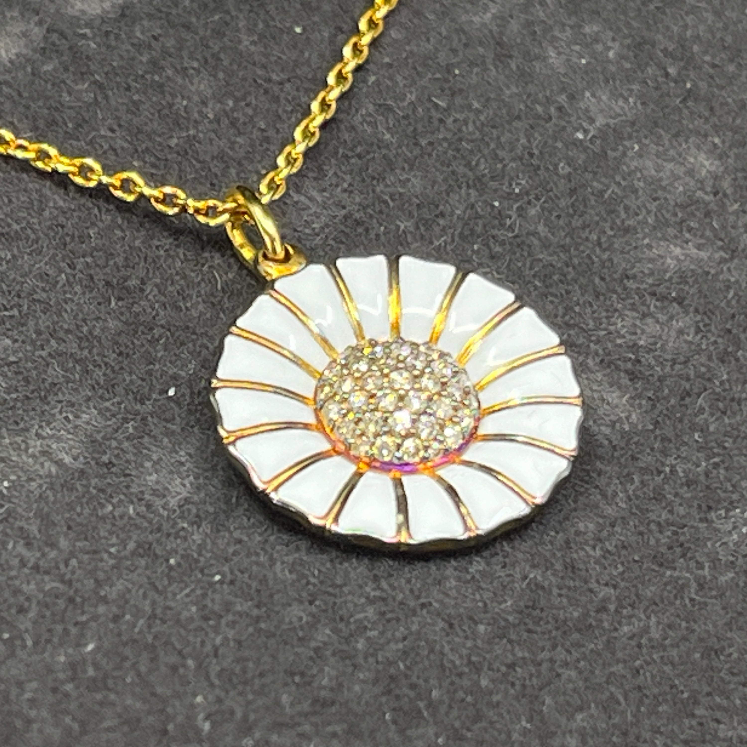 Hvid Georg Jensen Daisy halskæde med diamanter, 1,8 cm.