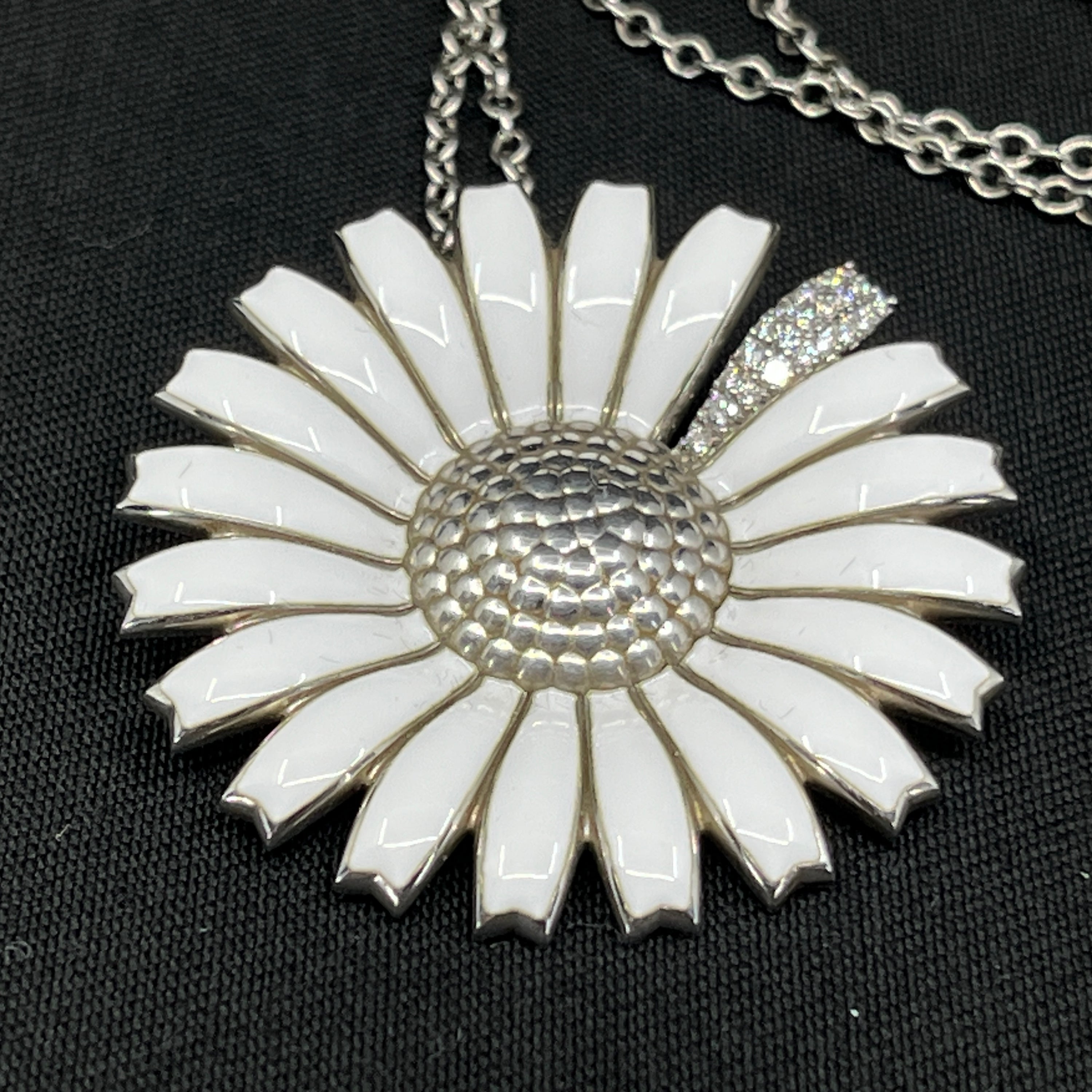 Hvid Georg Jensen Daisy halskæde broche - diamanter