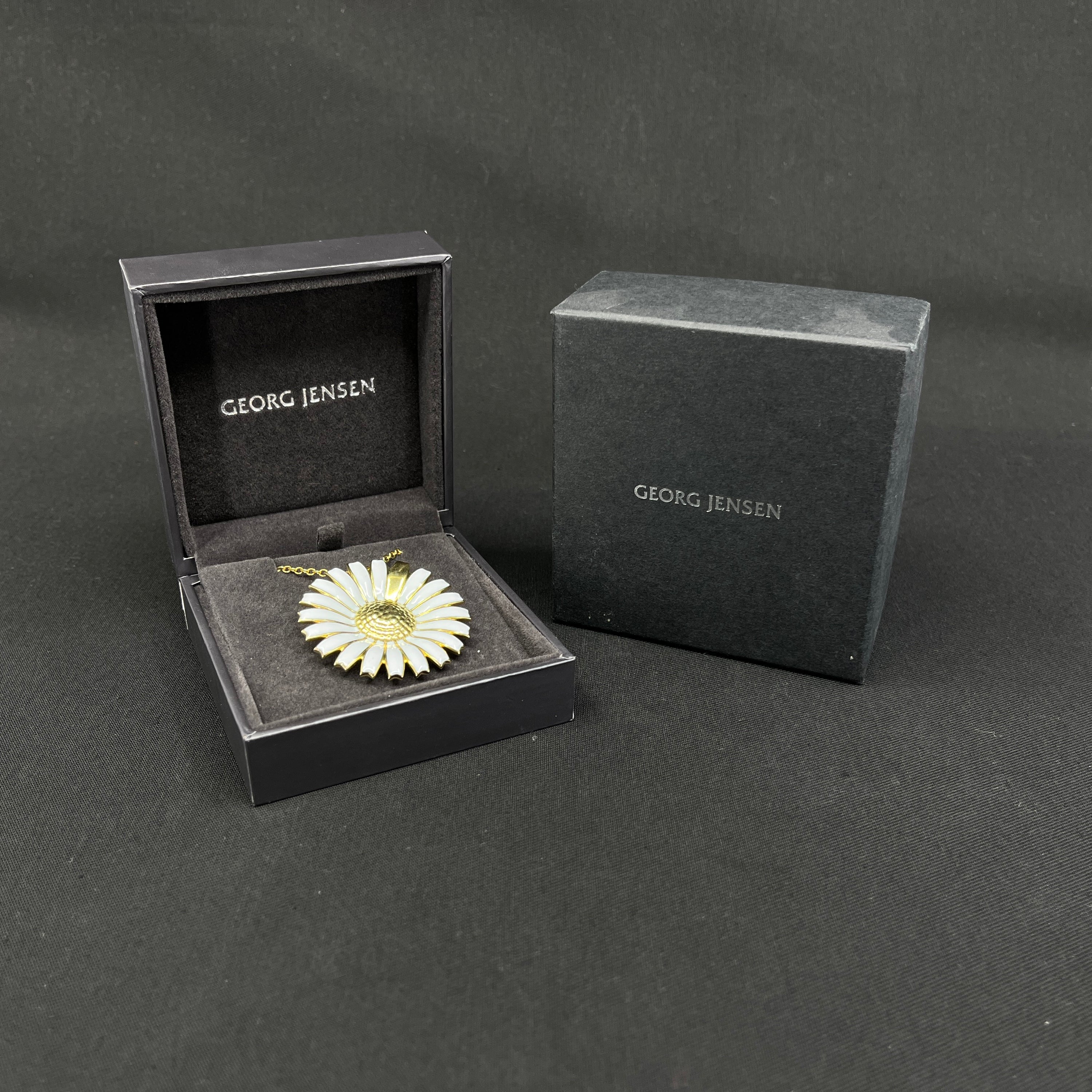 Hvid Georg Jensen Daisy halskæde broche - Margrethe d. 2 80 år