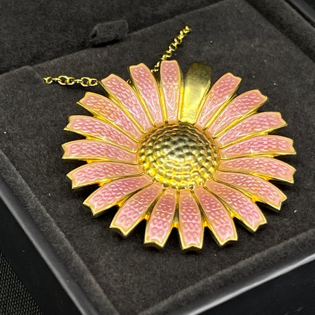 Lyserød Georg Jensen Daisy halskæde broche - Margrethe d. 2 80 år