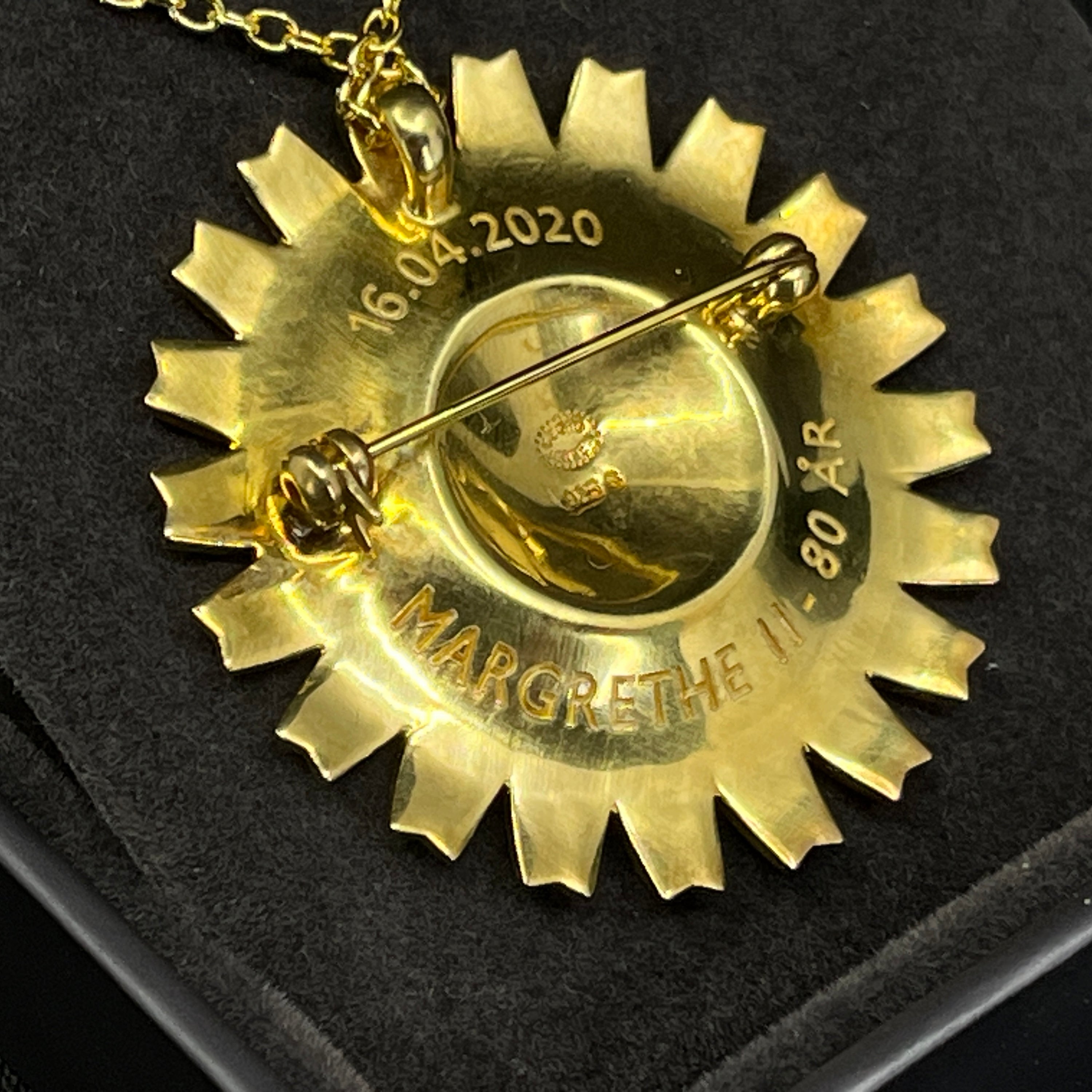 Lyserød Georg Jensen Daisy halskæde broche - Margrethe d. 2 80 år