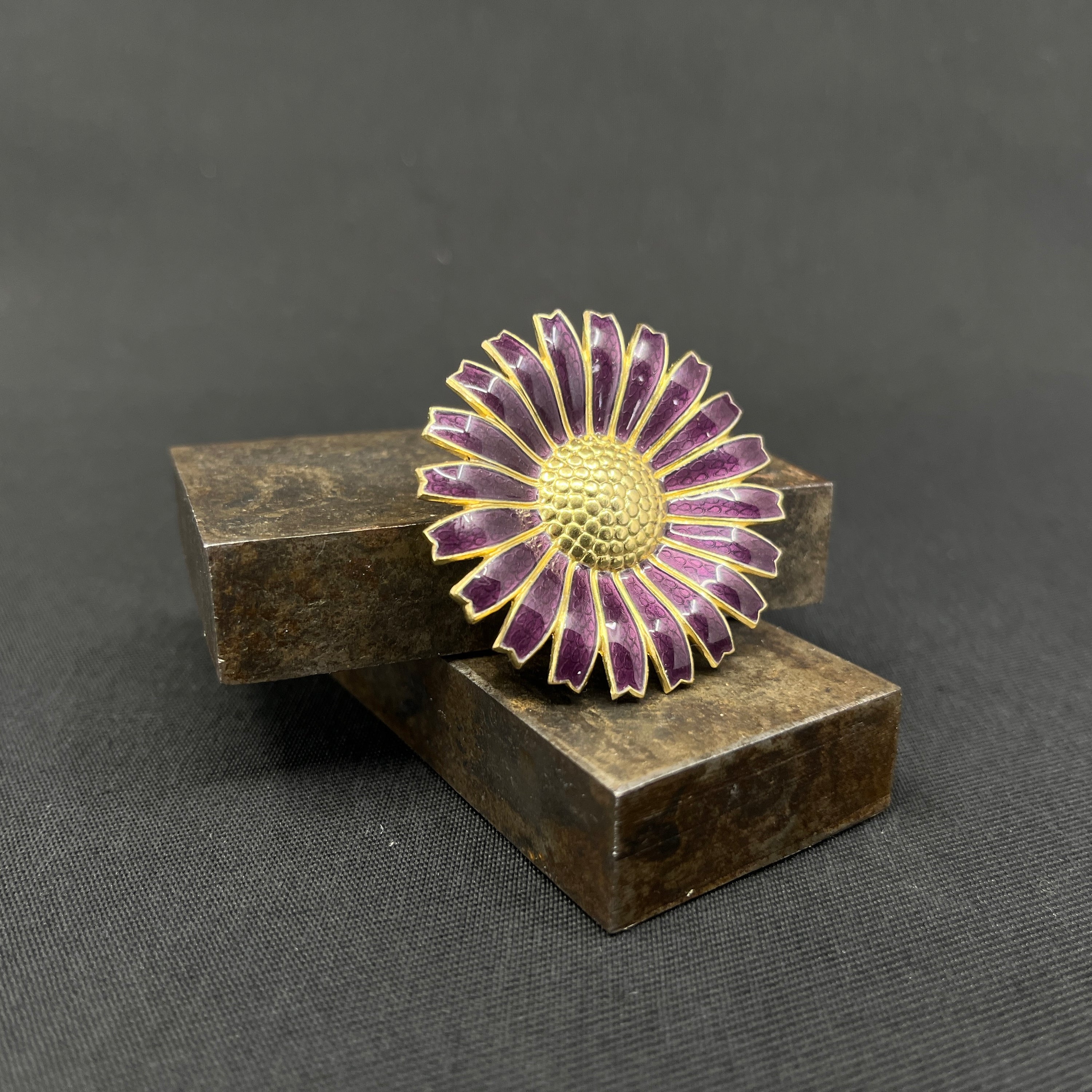 Original Anton Michelsen Marguerite broche - Lilla, 4,2 cm.