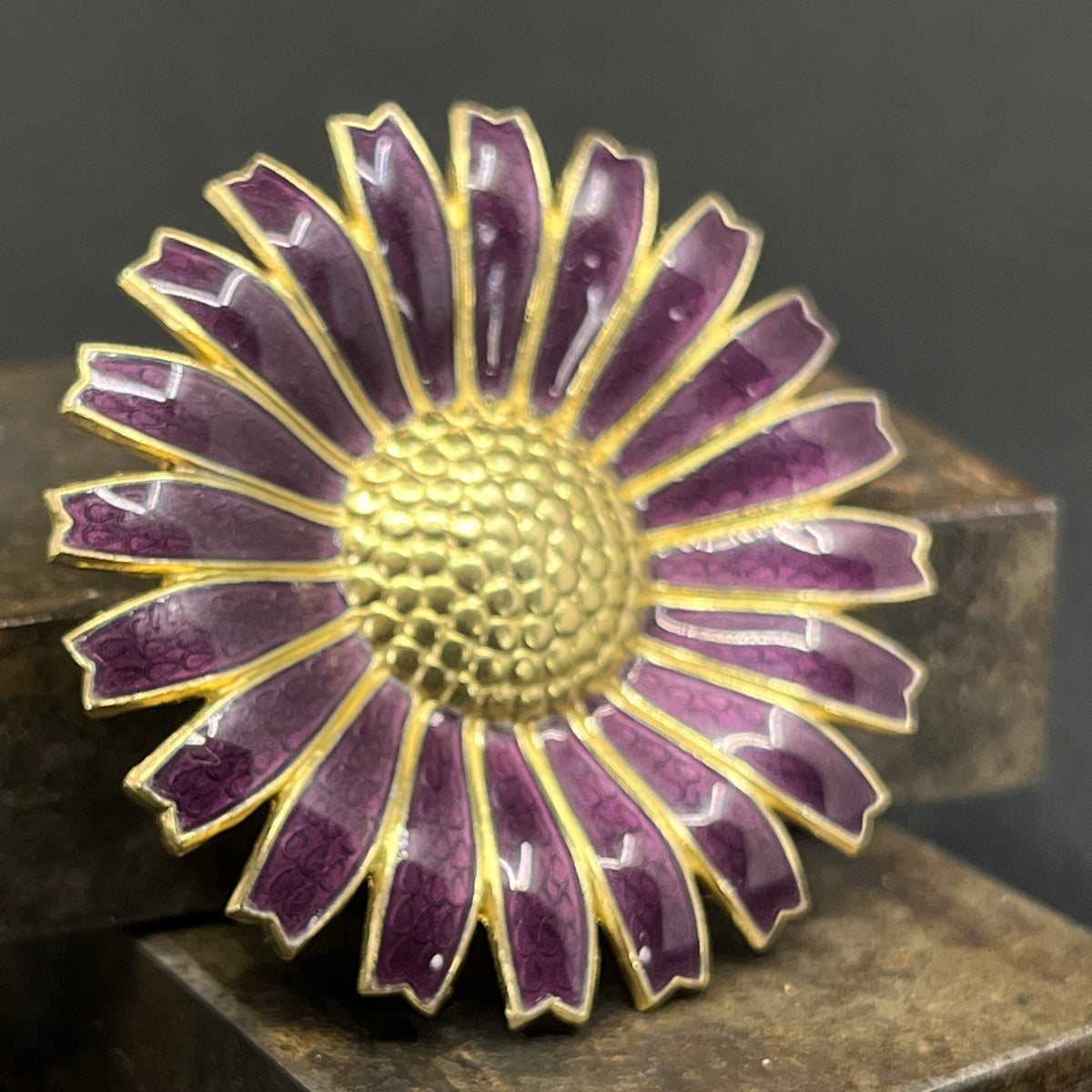 Original Anton Michelsen Marguerite brooch - Purple, 4.2 cm.