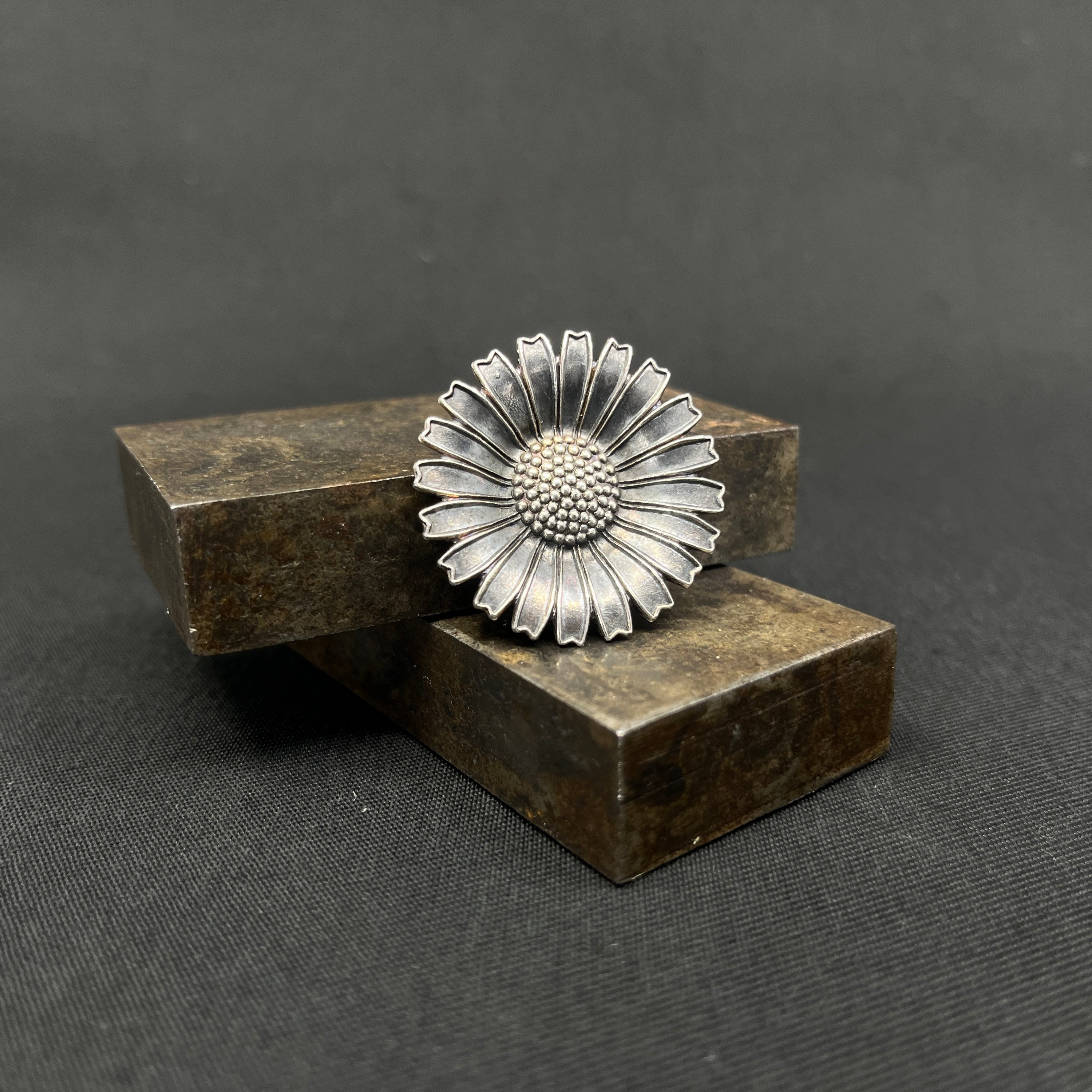 Anton Michelsen marguerite broche uden emalje