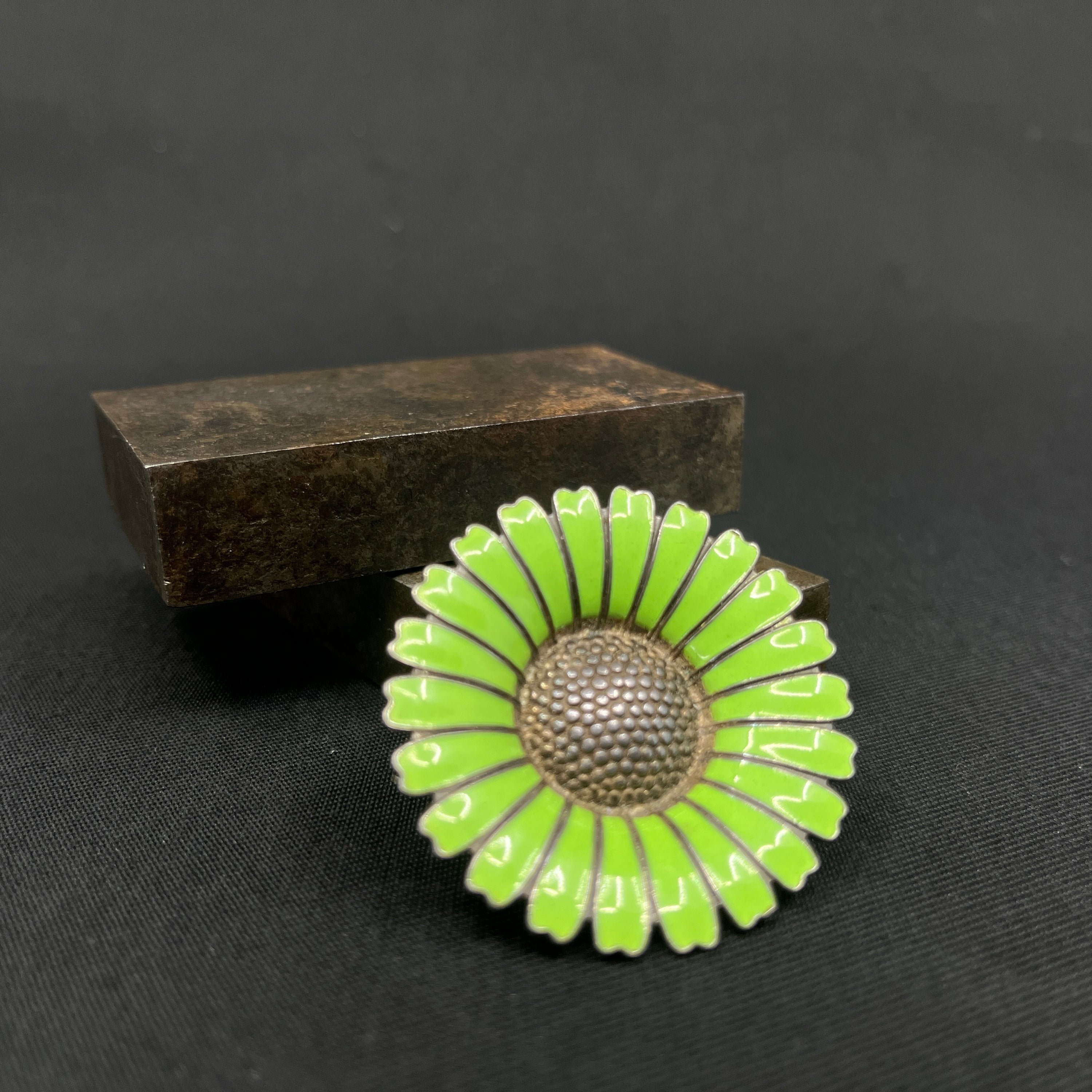 Grøn Marguerit broche - Bernhard Hertz