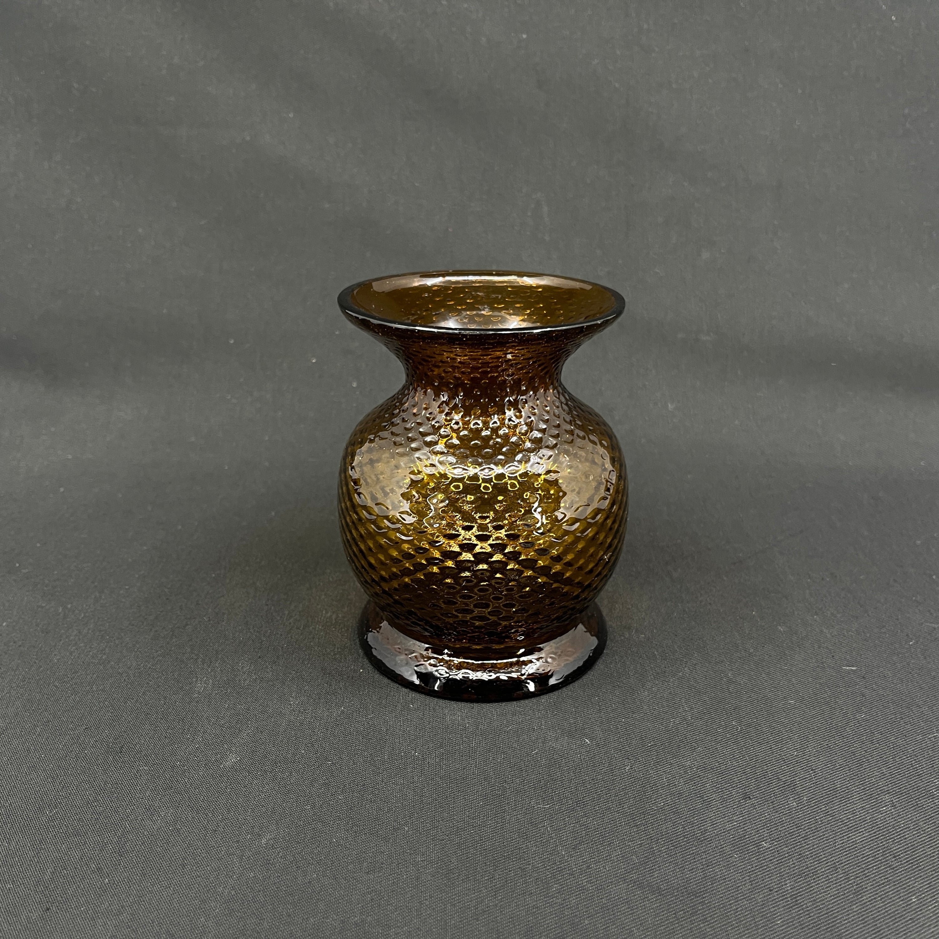 Rav hyacintglas med ternet optik fra Fyens Glasværk, model fra 1910