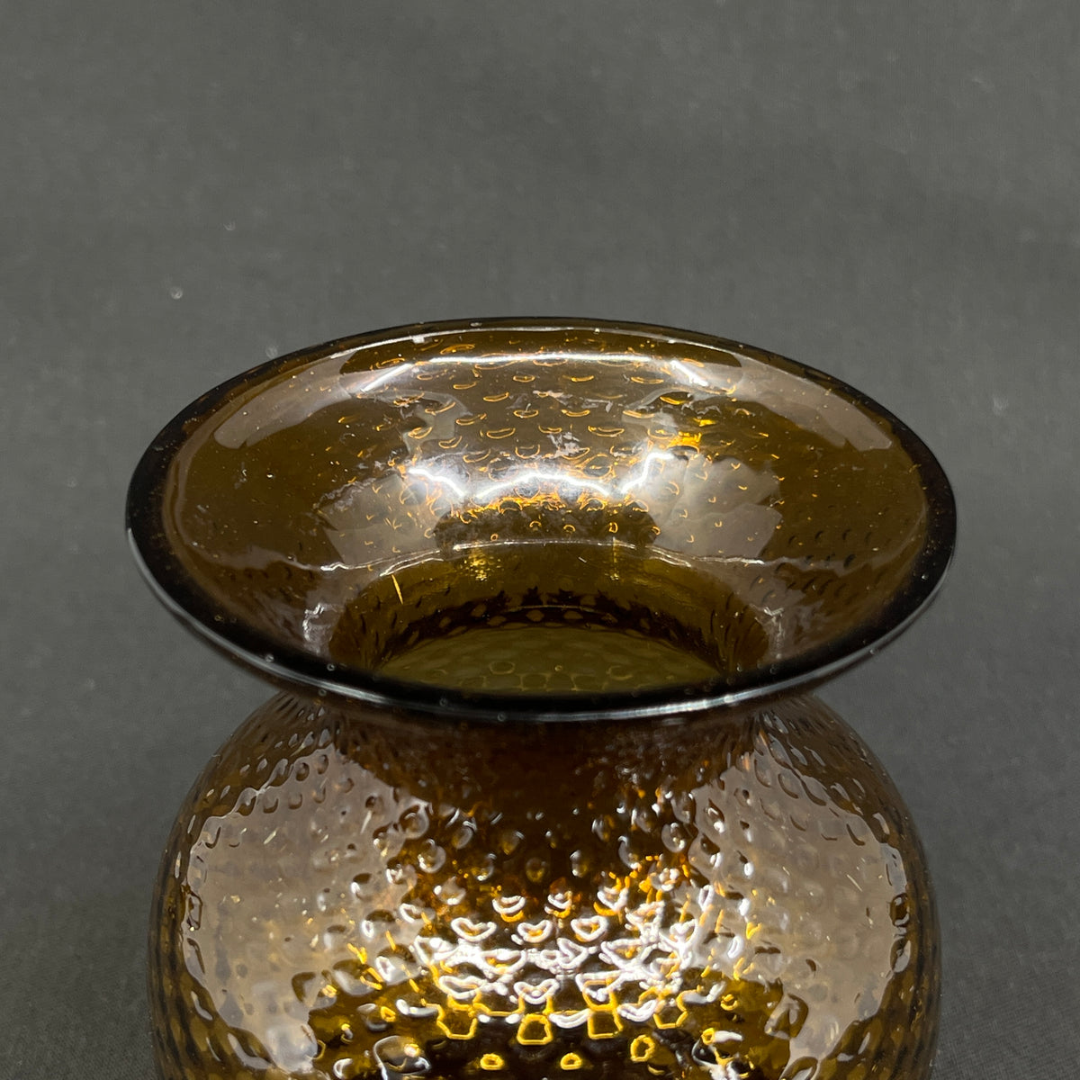 Rav hyacintglas med ternet optik fra Fyens Glasværk, model fra 1910