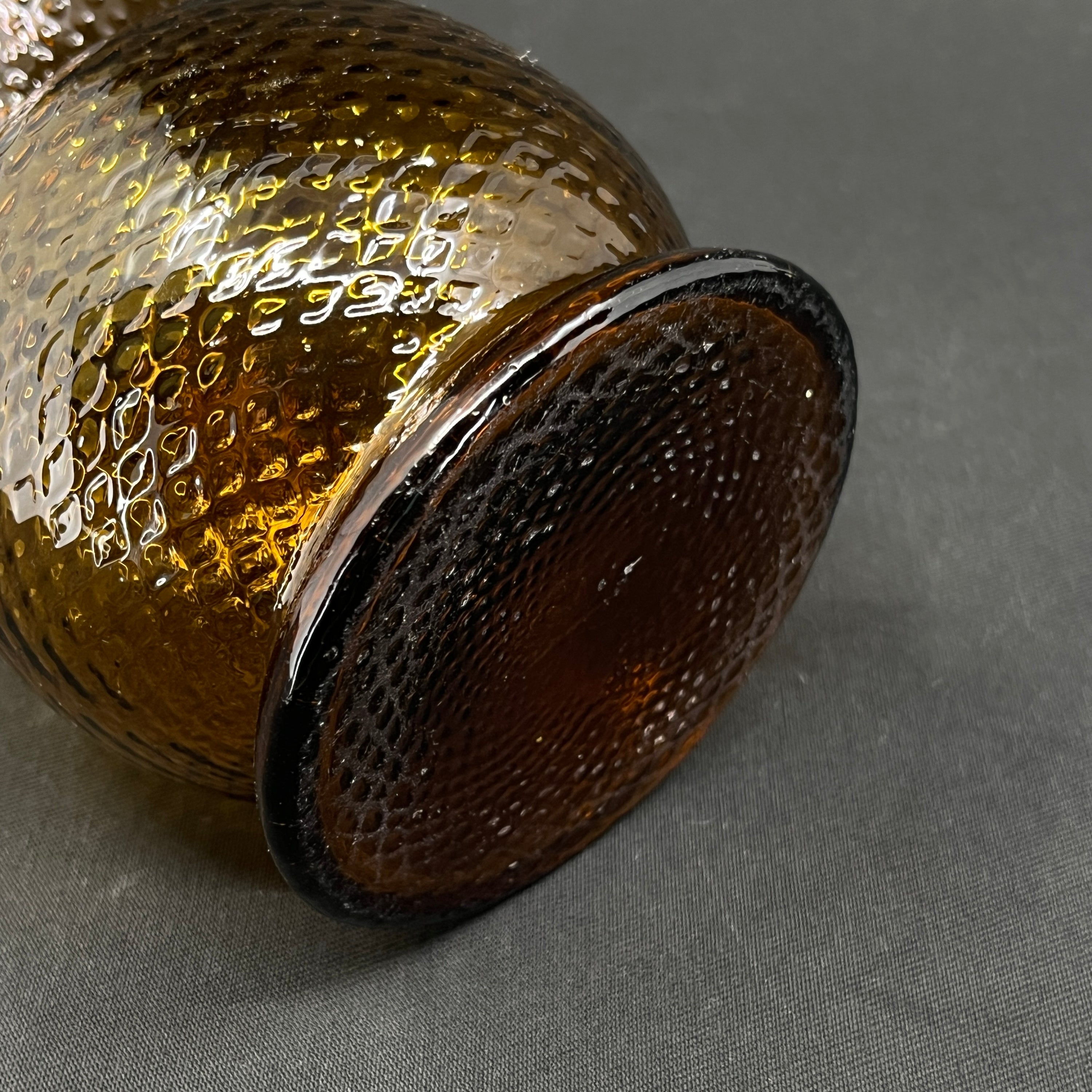 Rav hyacintglas med ternet optik fra Fyens Glasværk, model fra 1910