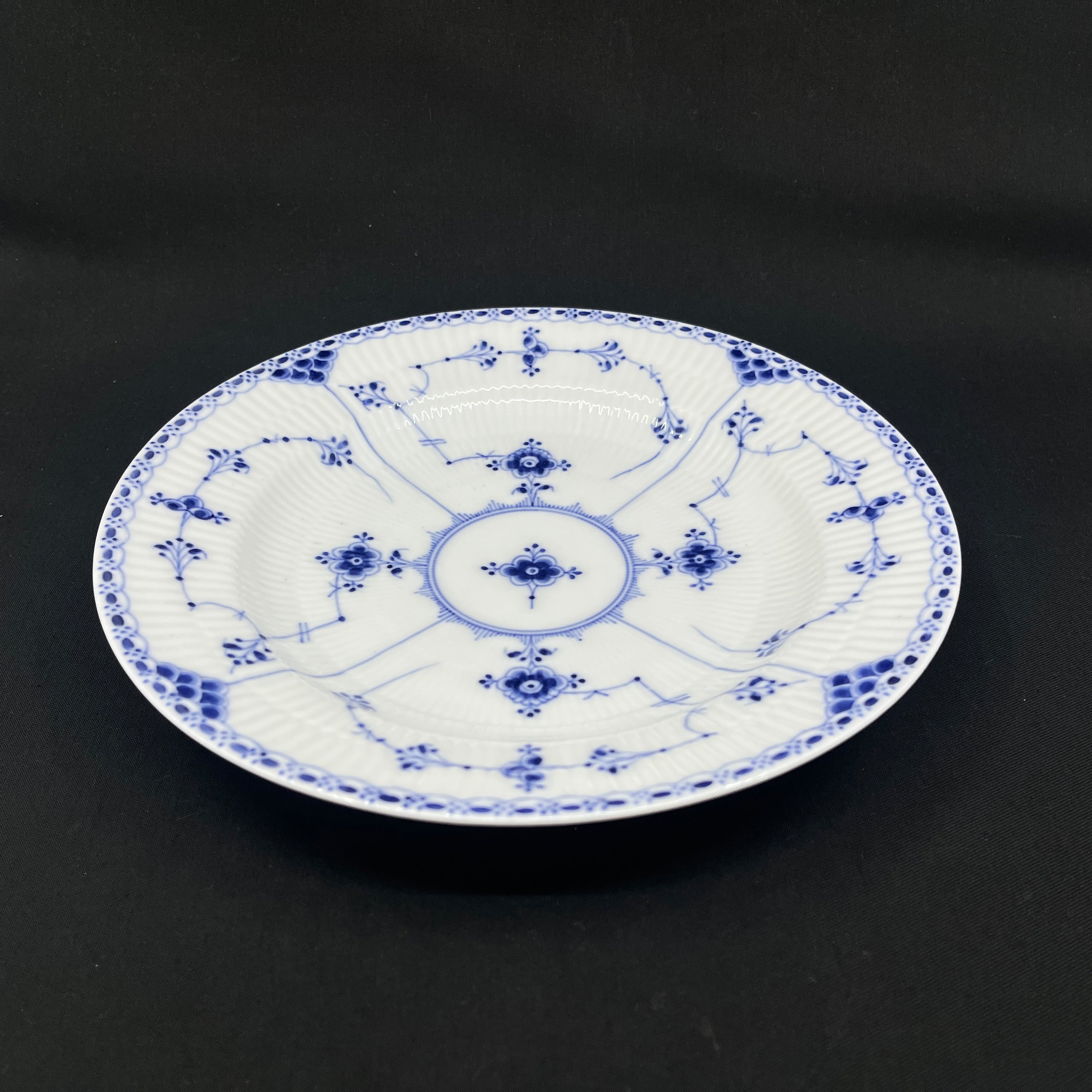 Musselmalet Halvblonde middagstallerken, 1898-1923