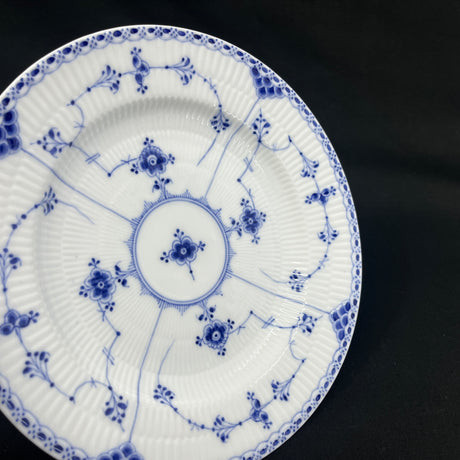 Mussel painted half-blond dinner plate, 25.5 cm.
