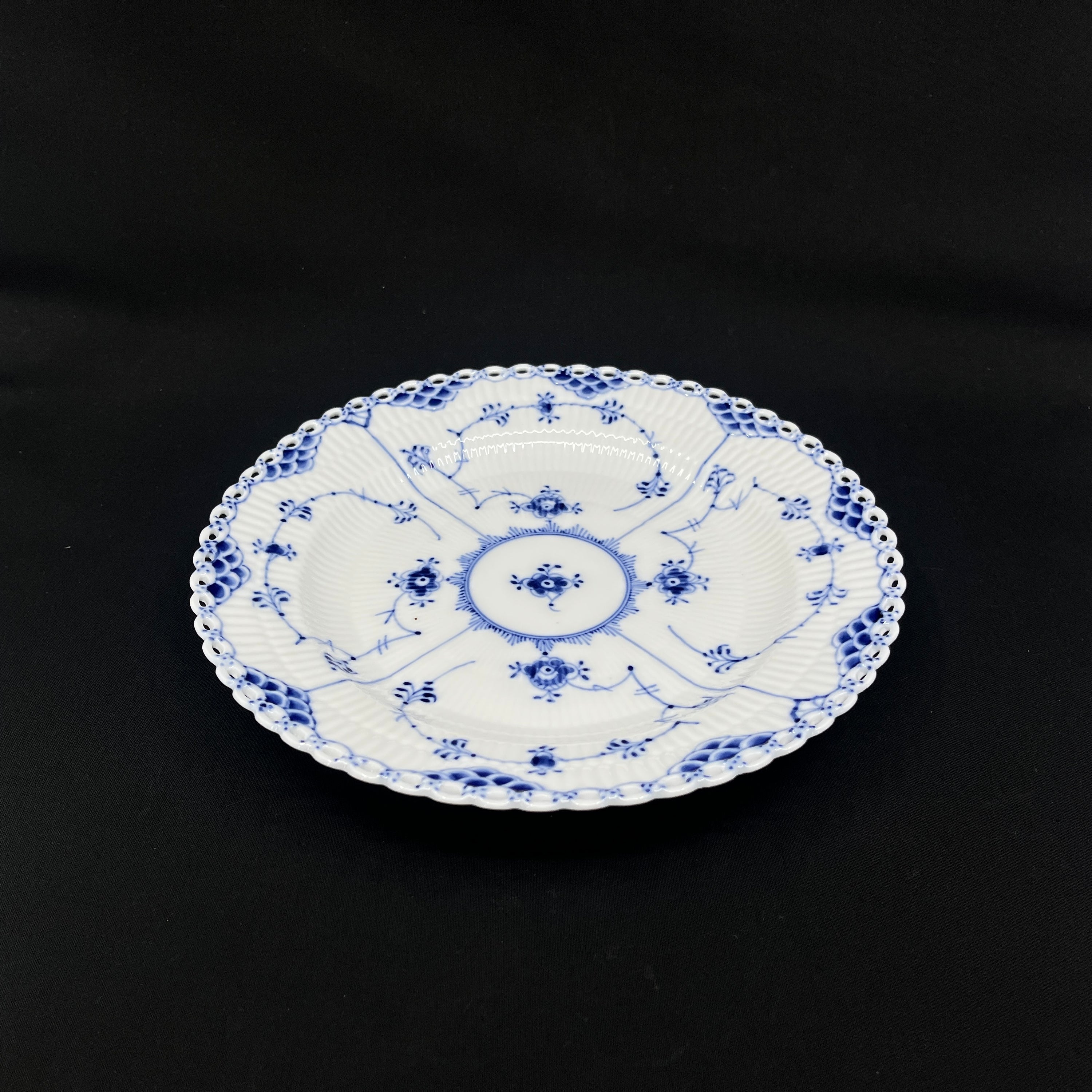 Musselmalet Helblonde middagstallerken, 1/1084