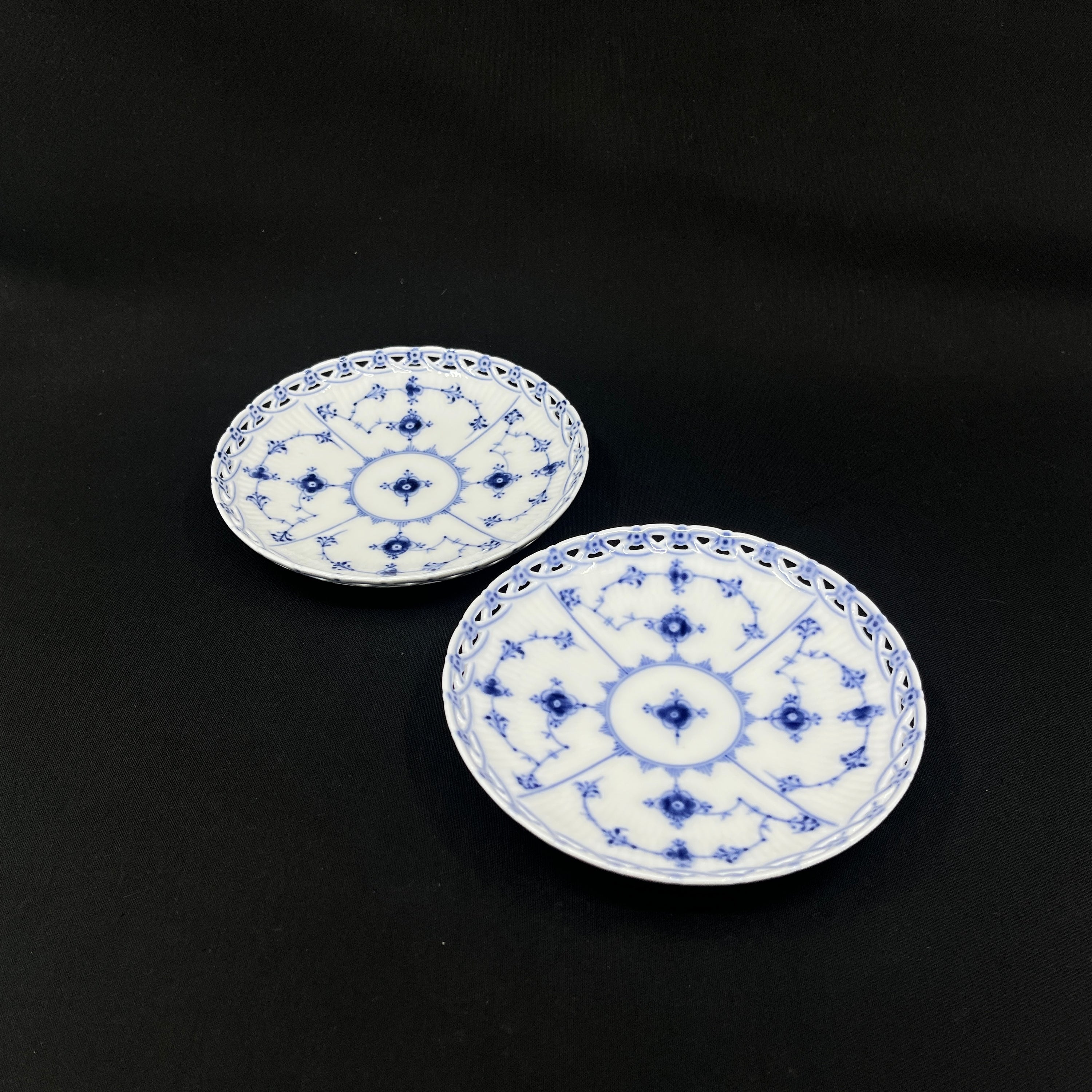 Sjælden Bing & Grøndahl Musselmalet kagetallerken med blondekant