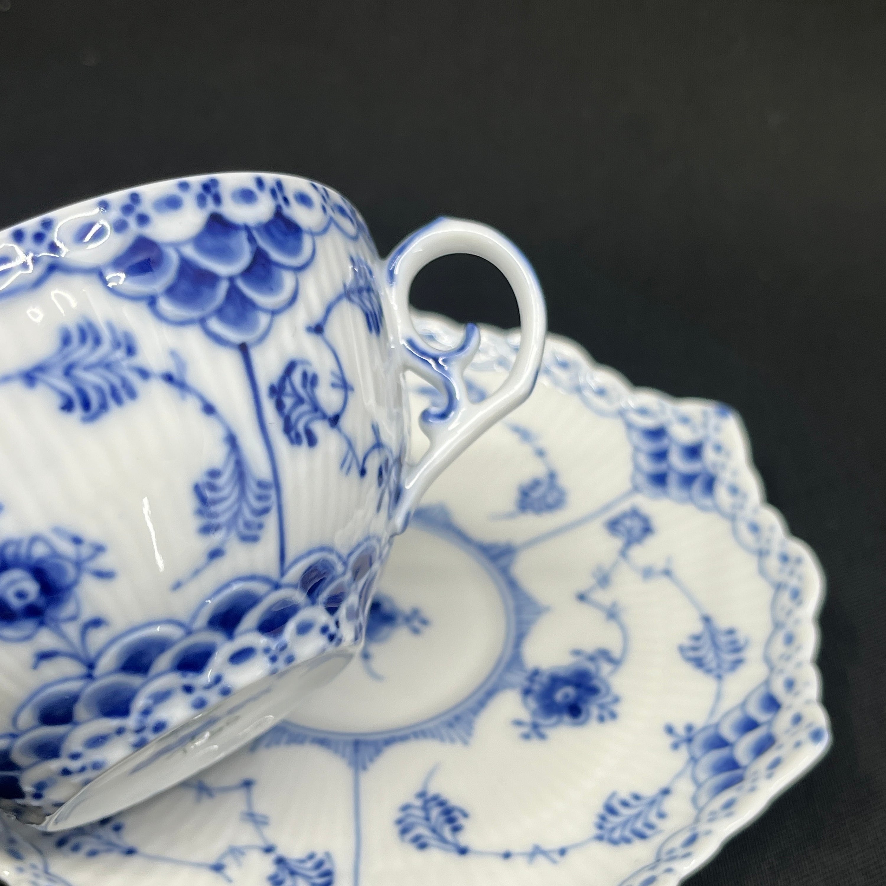 Musselmalet Helblonde tekop 1/1130