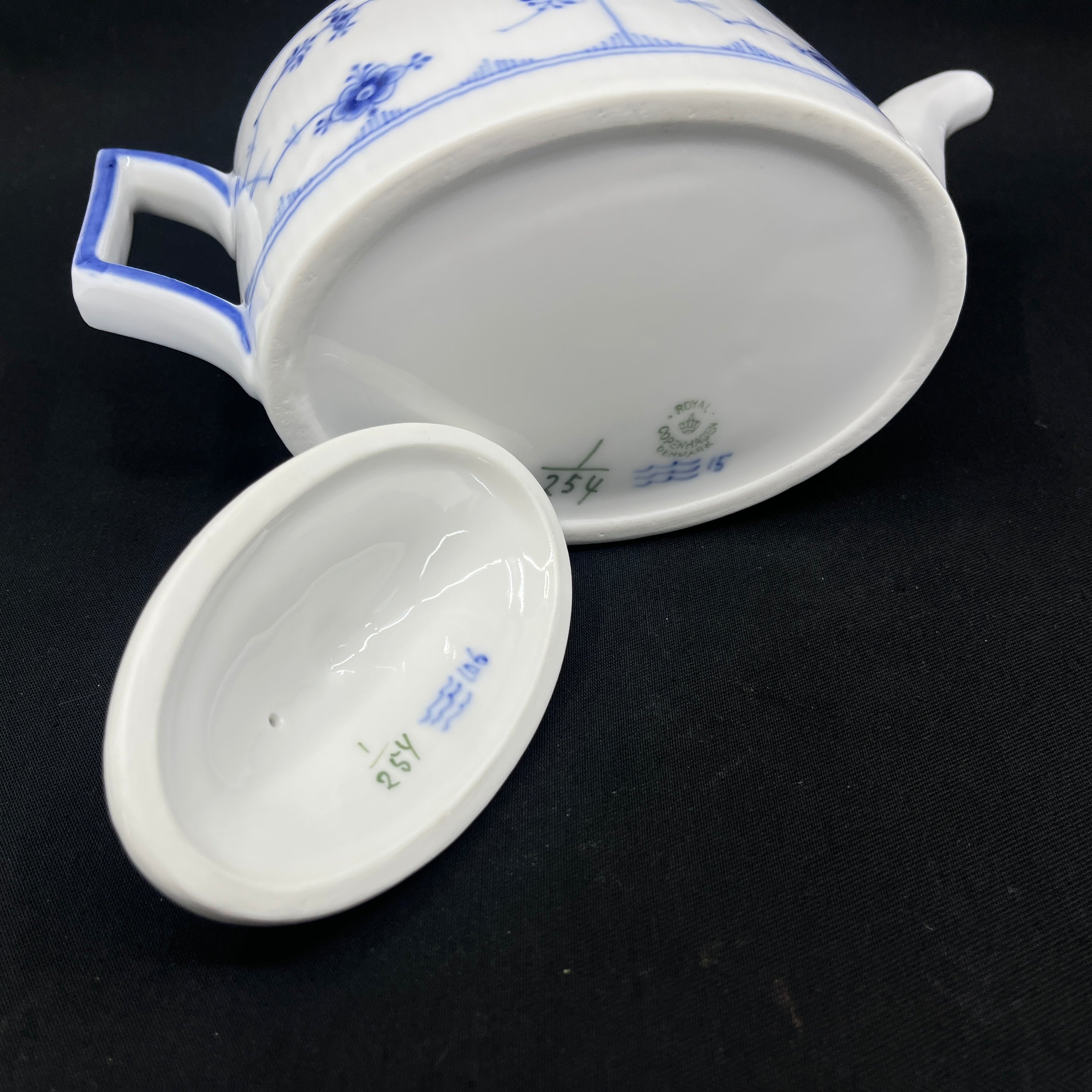 Oval Musselmalet Riflet tekande, 1/254