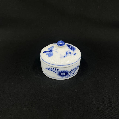 Blue Fluted butterfly box, 8 cm.
