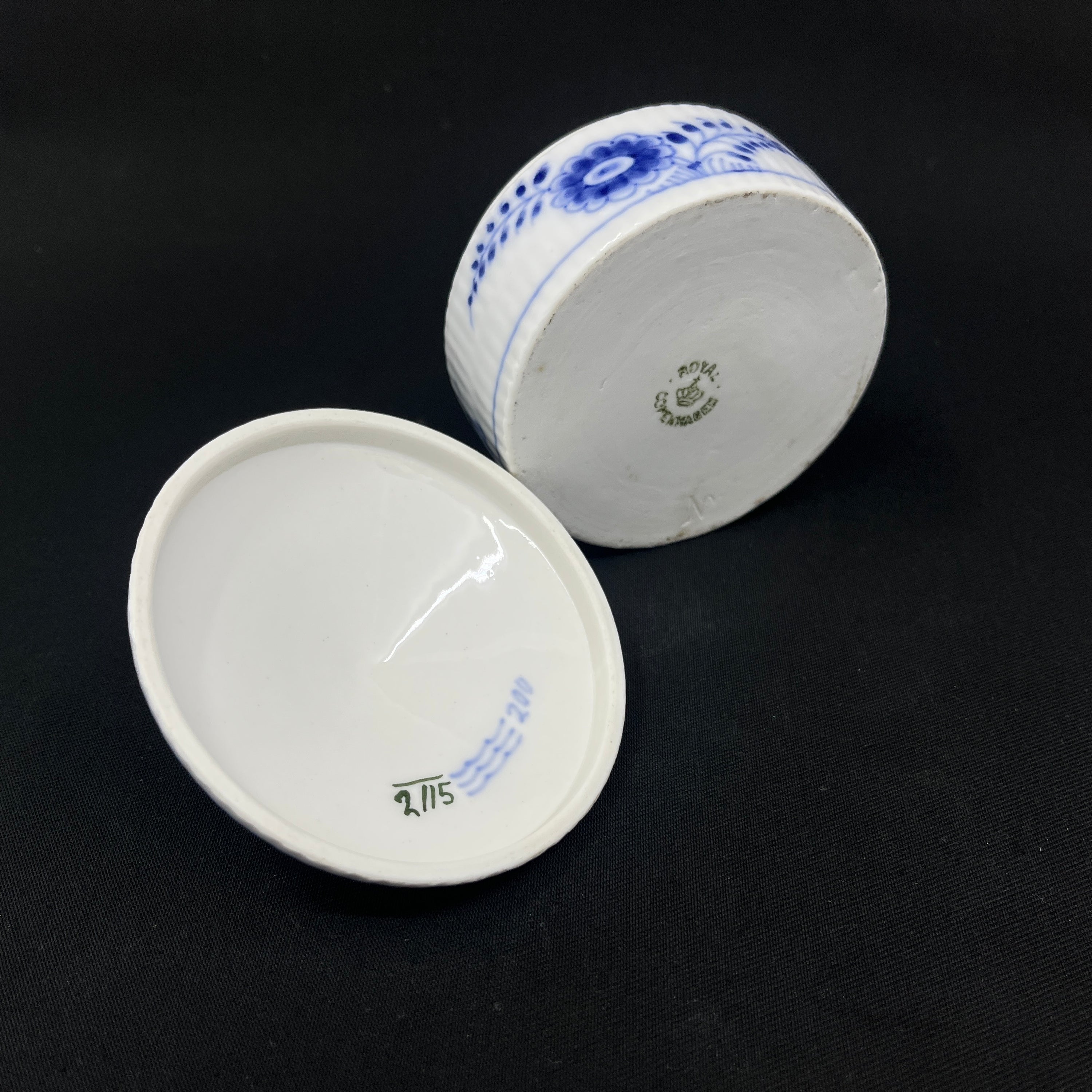 Musselmalet Riflet sommerfugle æske, 8 cm.