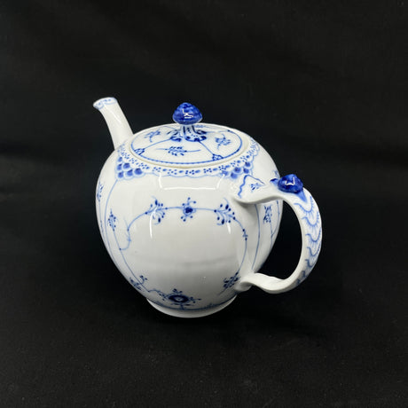 Mussel painted Half Blonde teapot