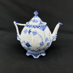 Blue Fluted Full Lace tea pot, 1/1118