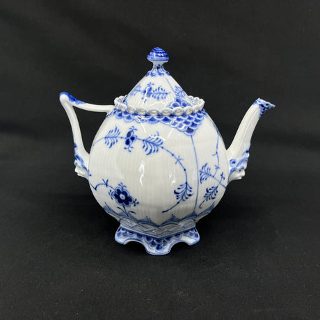 Blue Fluted Full Lace tea pot, 1/1118