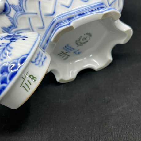 Blue Fluted Full Lace tea pot, 1/1118