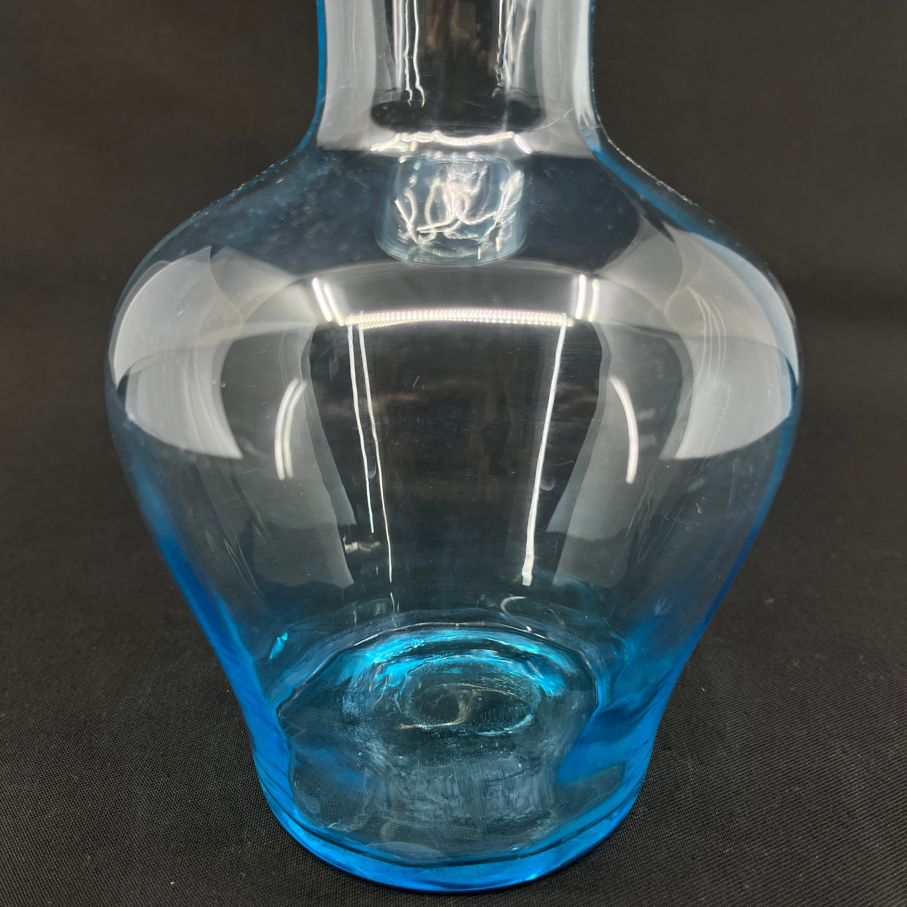 Søblå karaffel fra 1900 tallets begyndelse