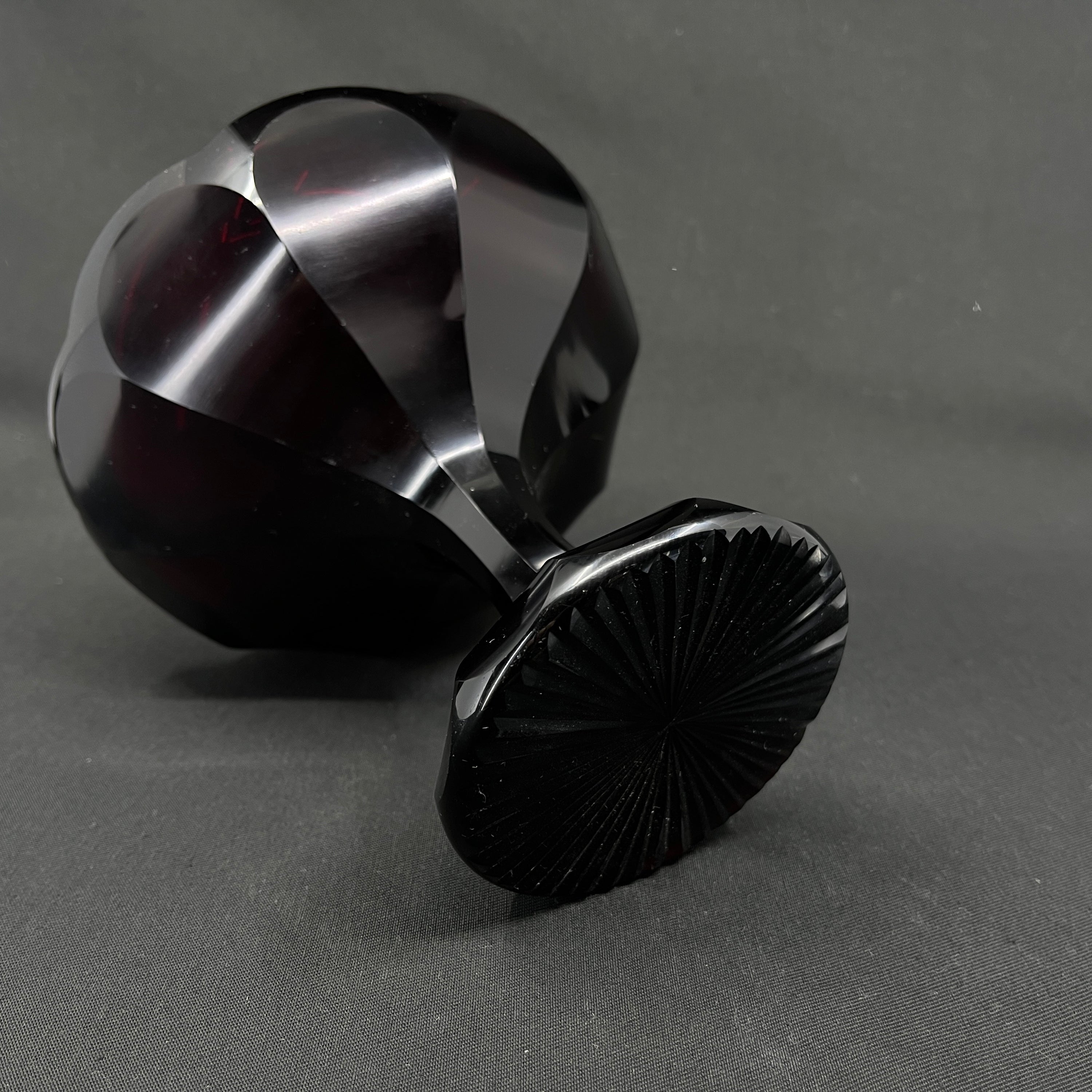 Rubinrød art deco opsats