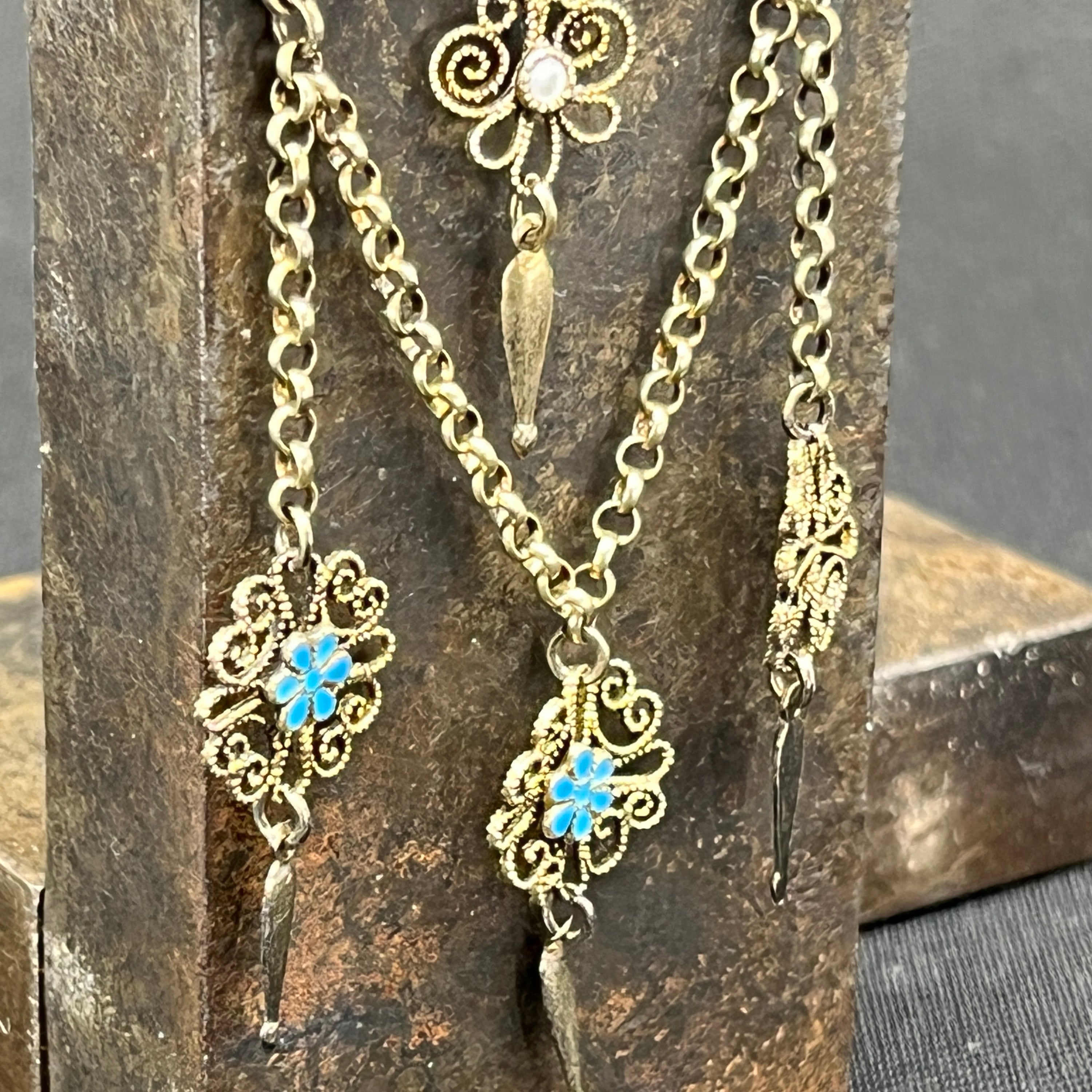 Forgyldt norsk sølje med emalje