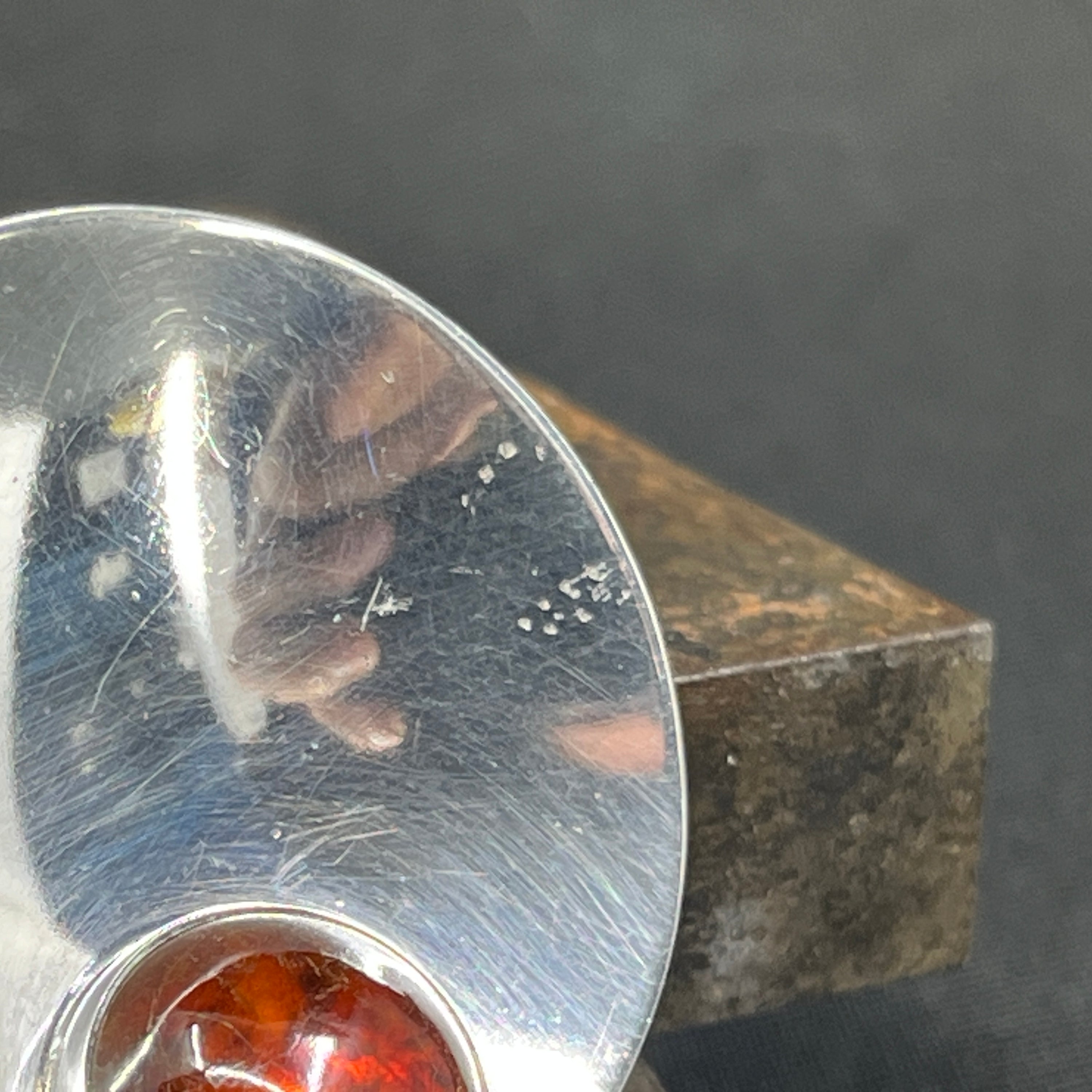 Broche i sølv af N. E. From med rav