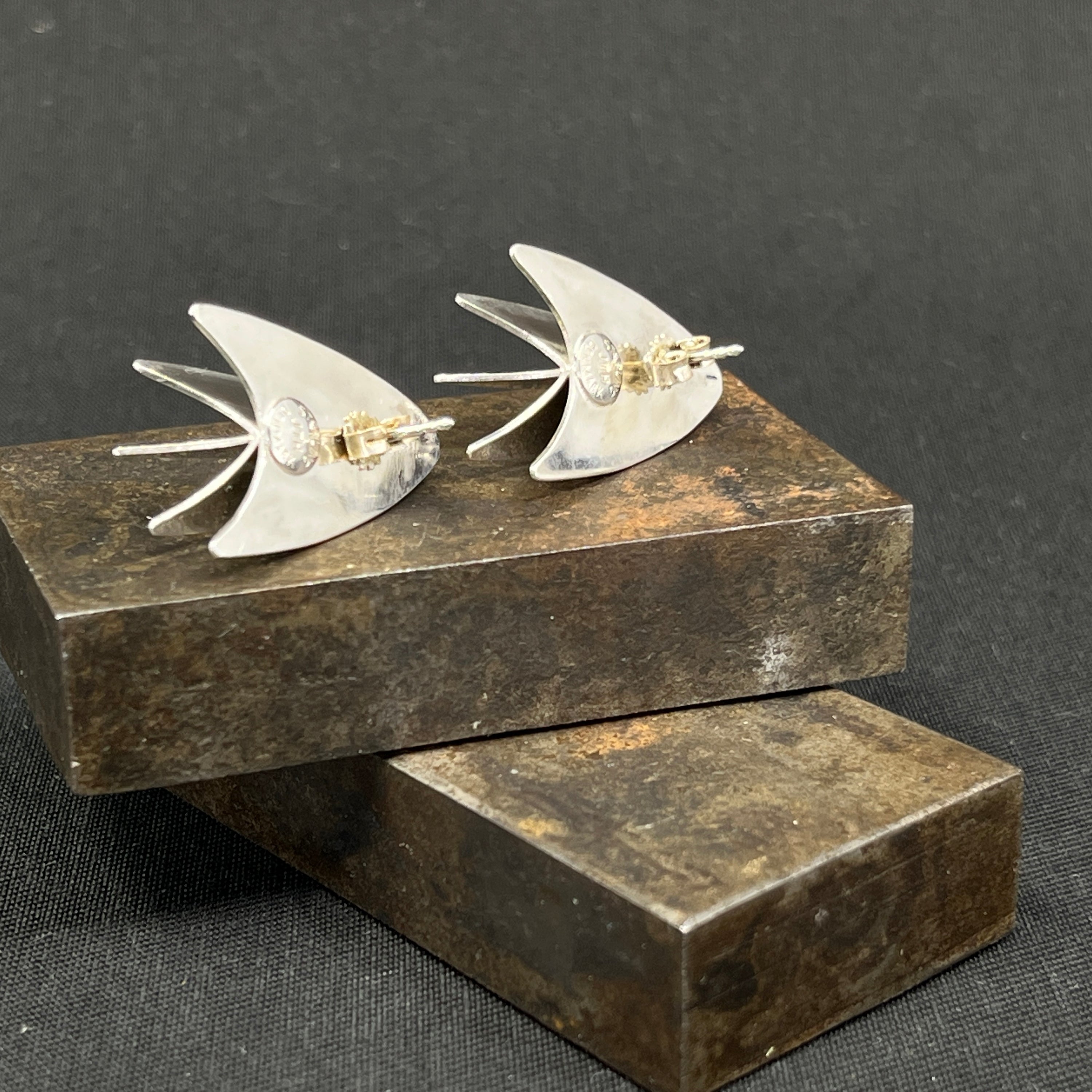 Moderne ørestikker af Jens Tage Hansen