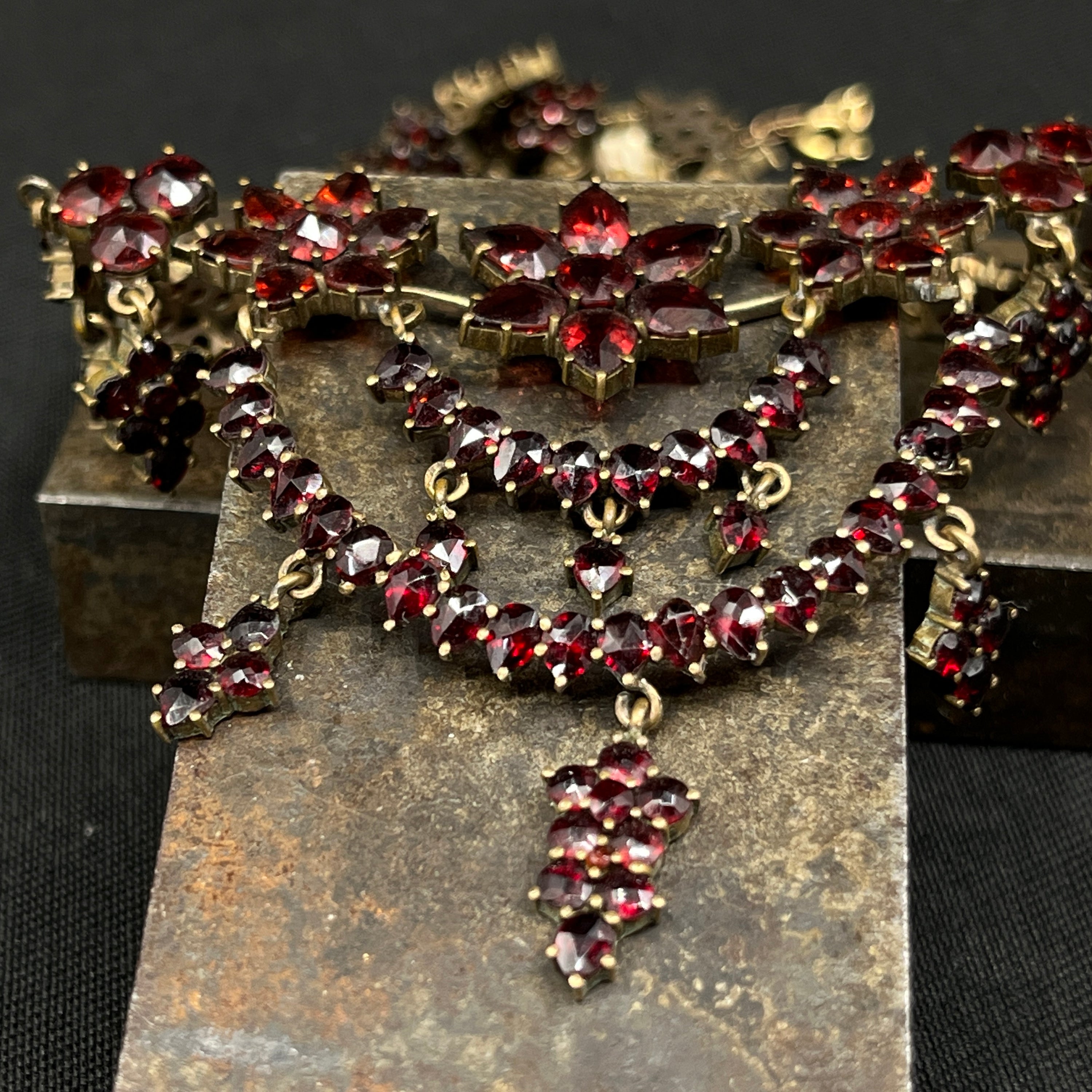 Stor halskæde med granater