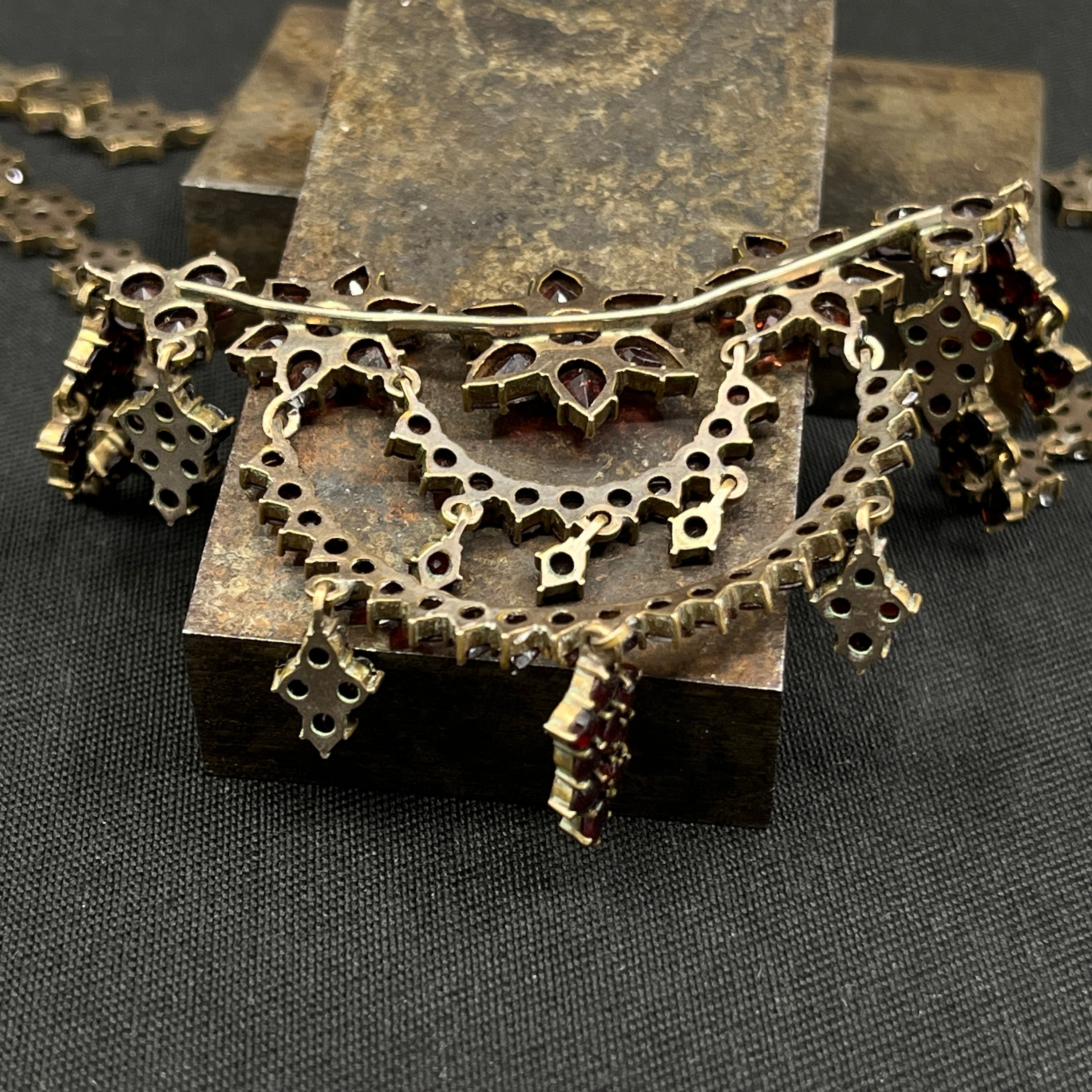 Stor halskæde med granater