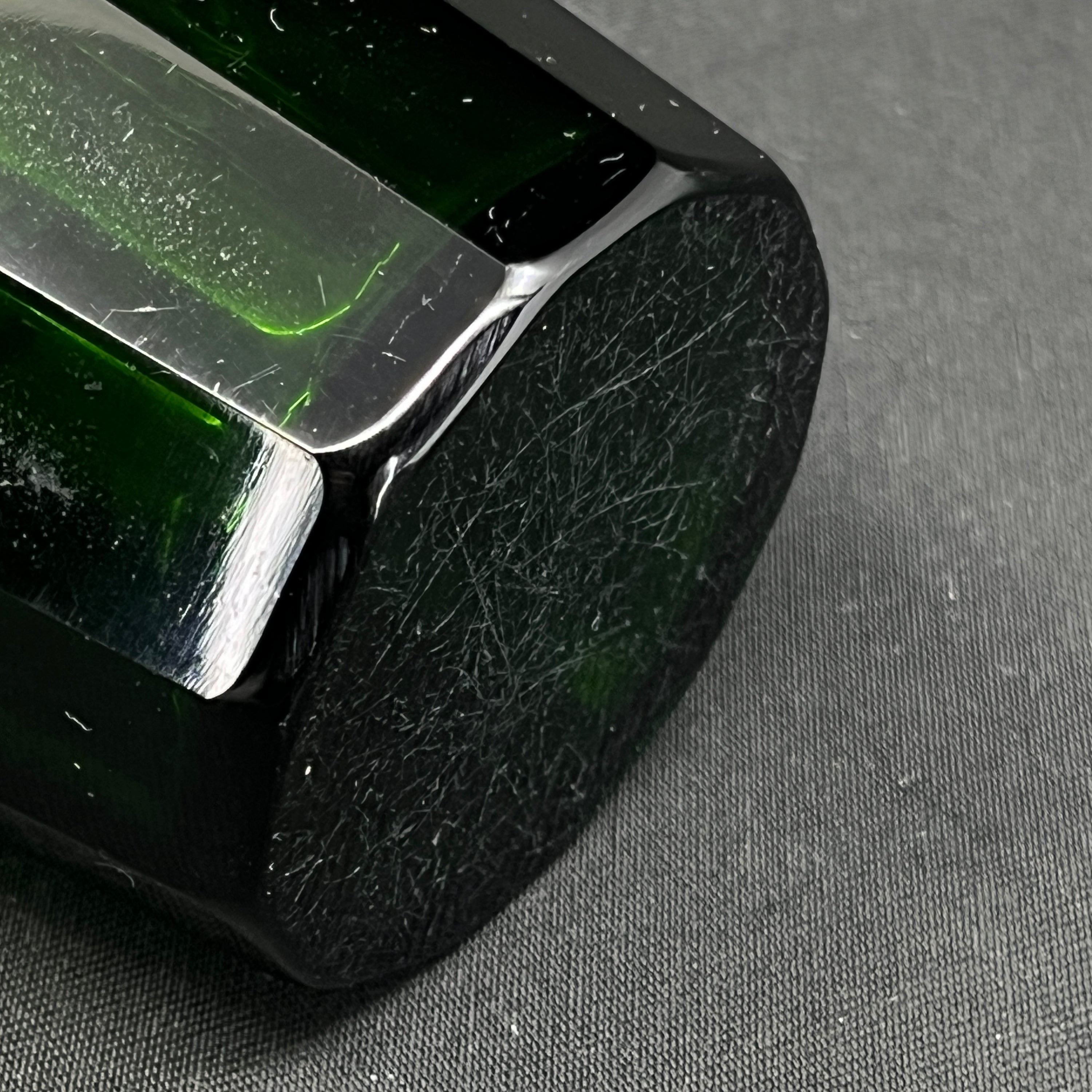 Smaragd grøn art deco vase, 14,5 cm.