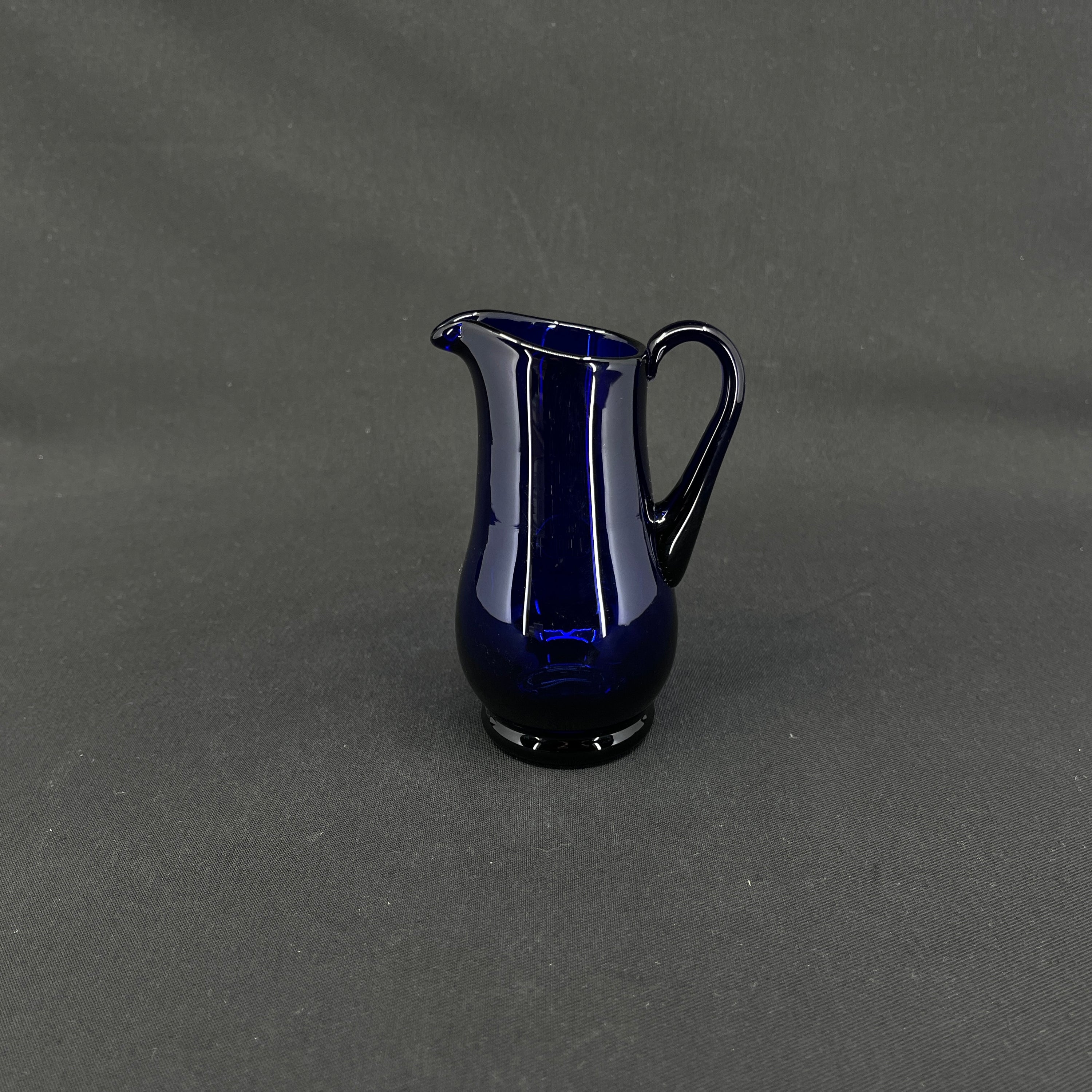 Blå flødekande fra Holmegaard, 11 cm.