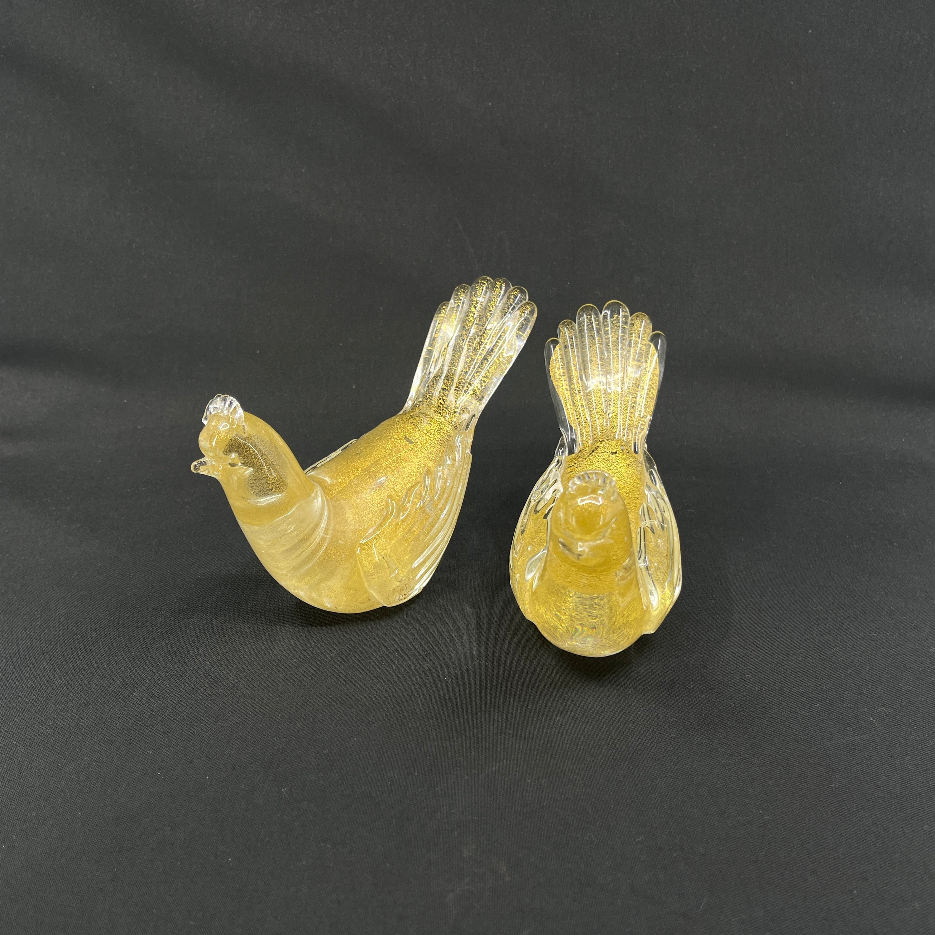 Et par Murano fugle med guld