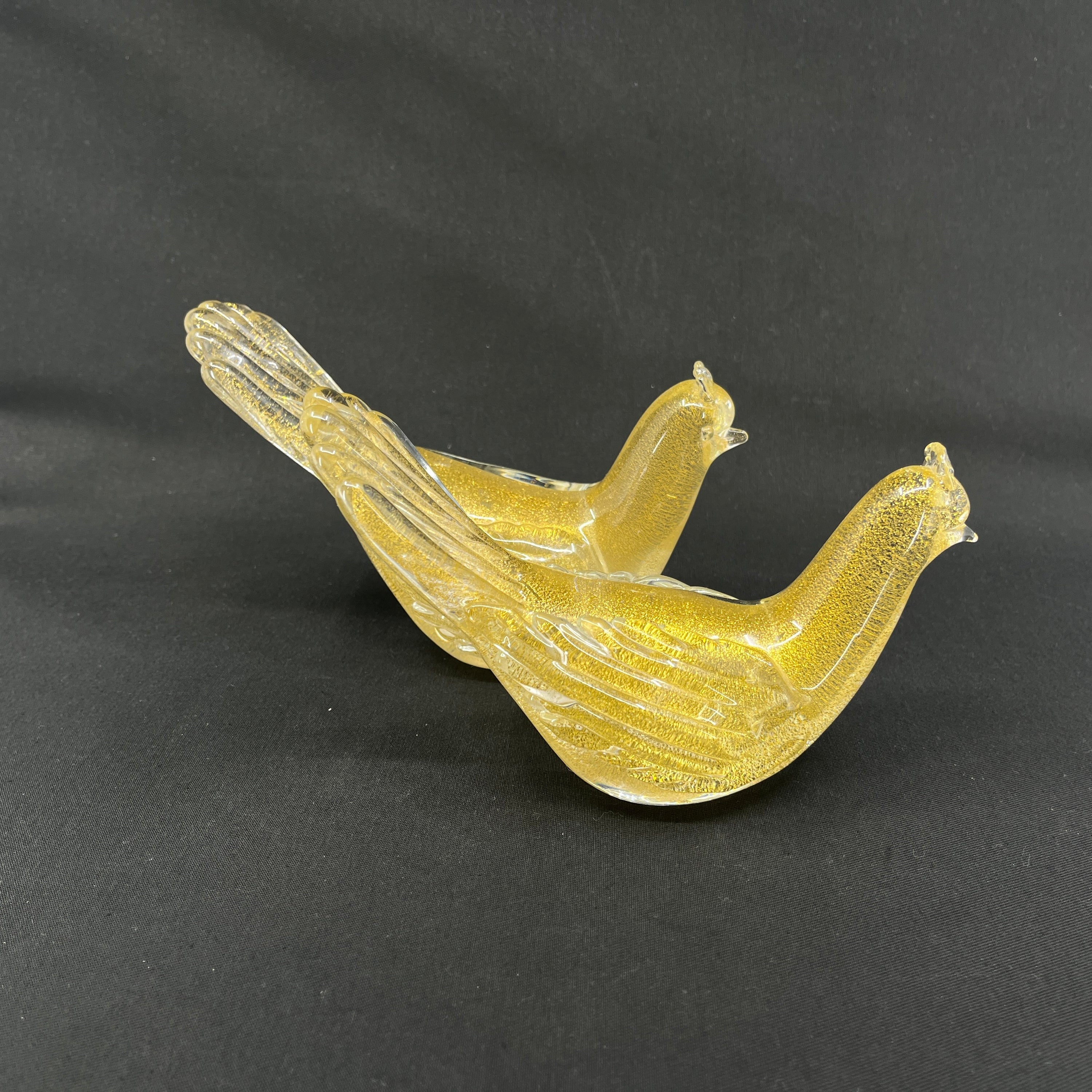 Et par Murano fugle med guld