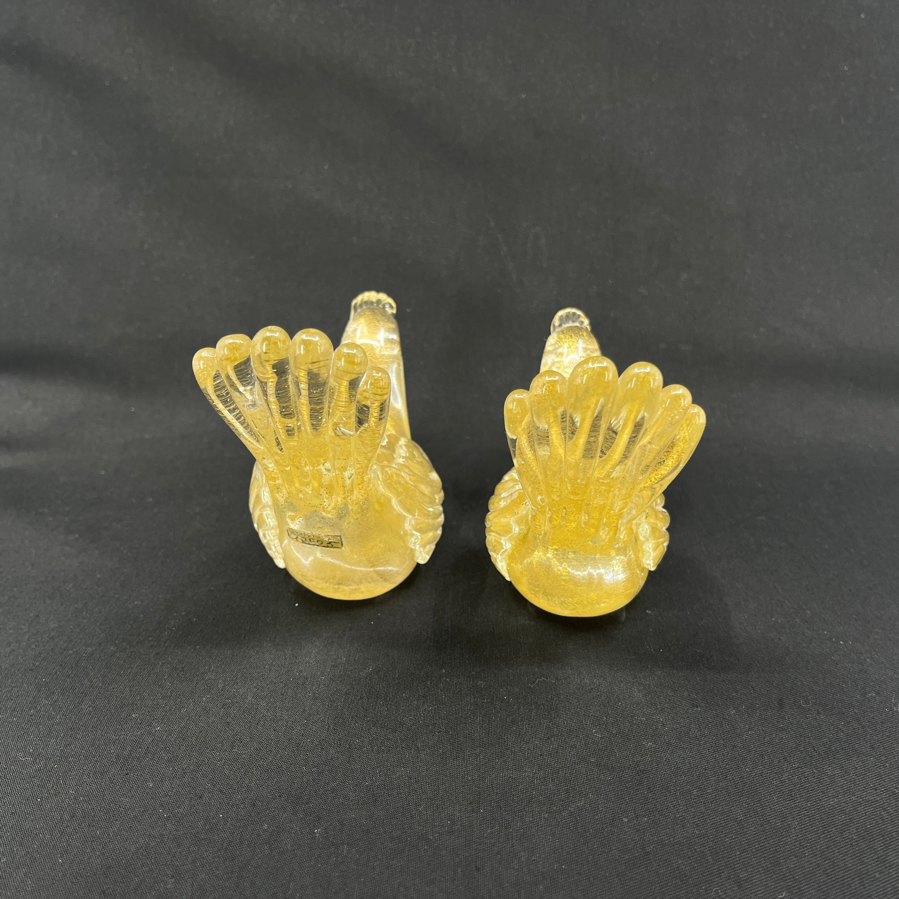 Et par Murano fugle med guld