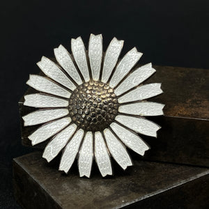 Anton Michelsen marguerite broche - mørk patineret